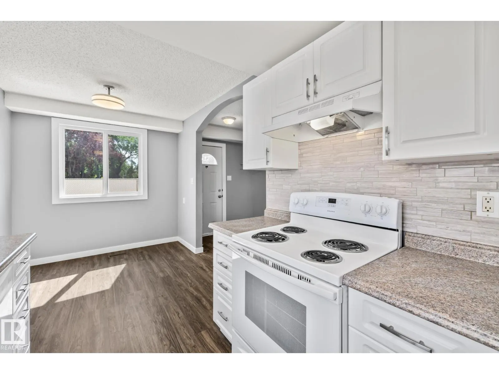 2B CLAREVIEW VG NW