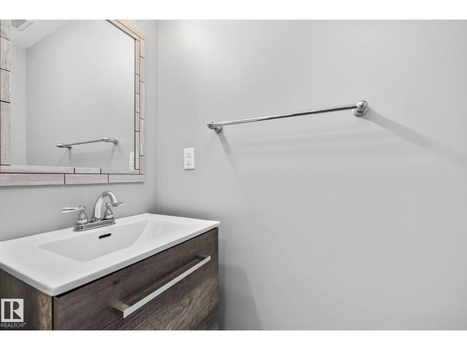 2B CLAREVIEW VG NW