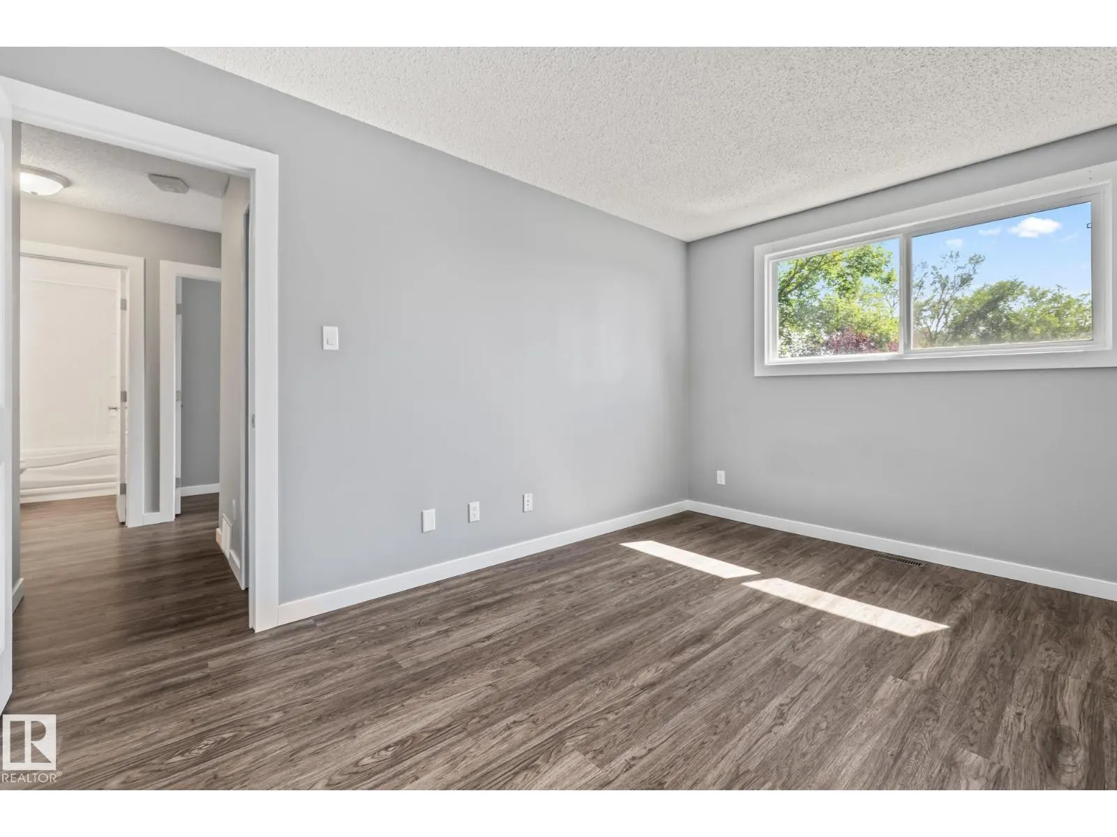 2B CLAREVIEW VG NW