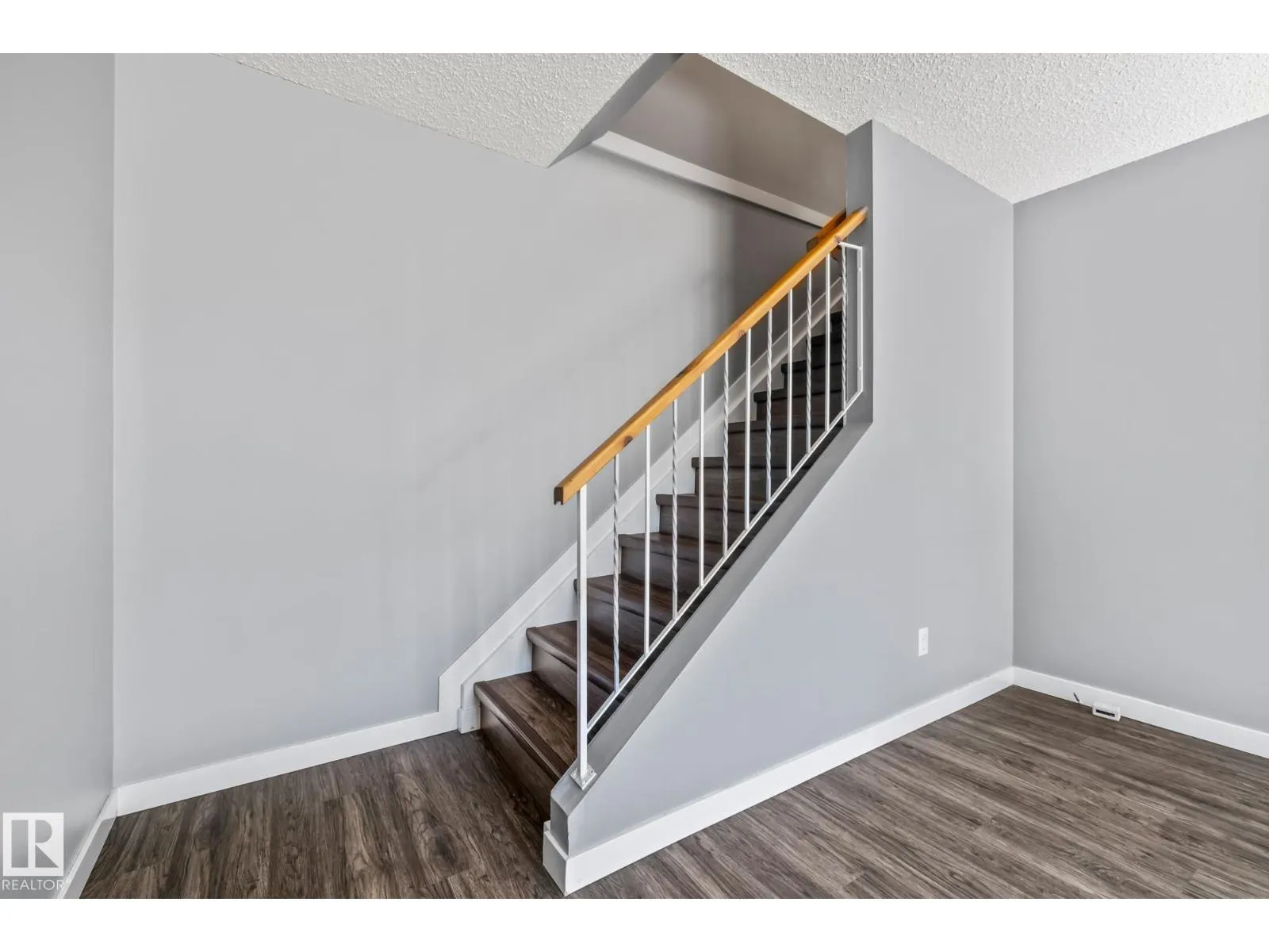 2B CLAREVIEW VG NW