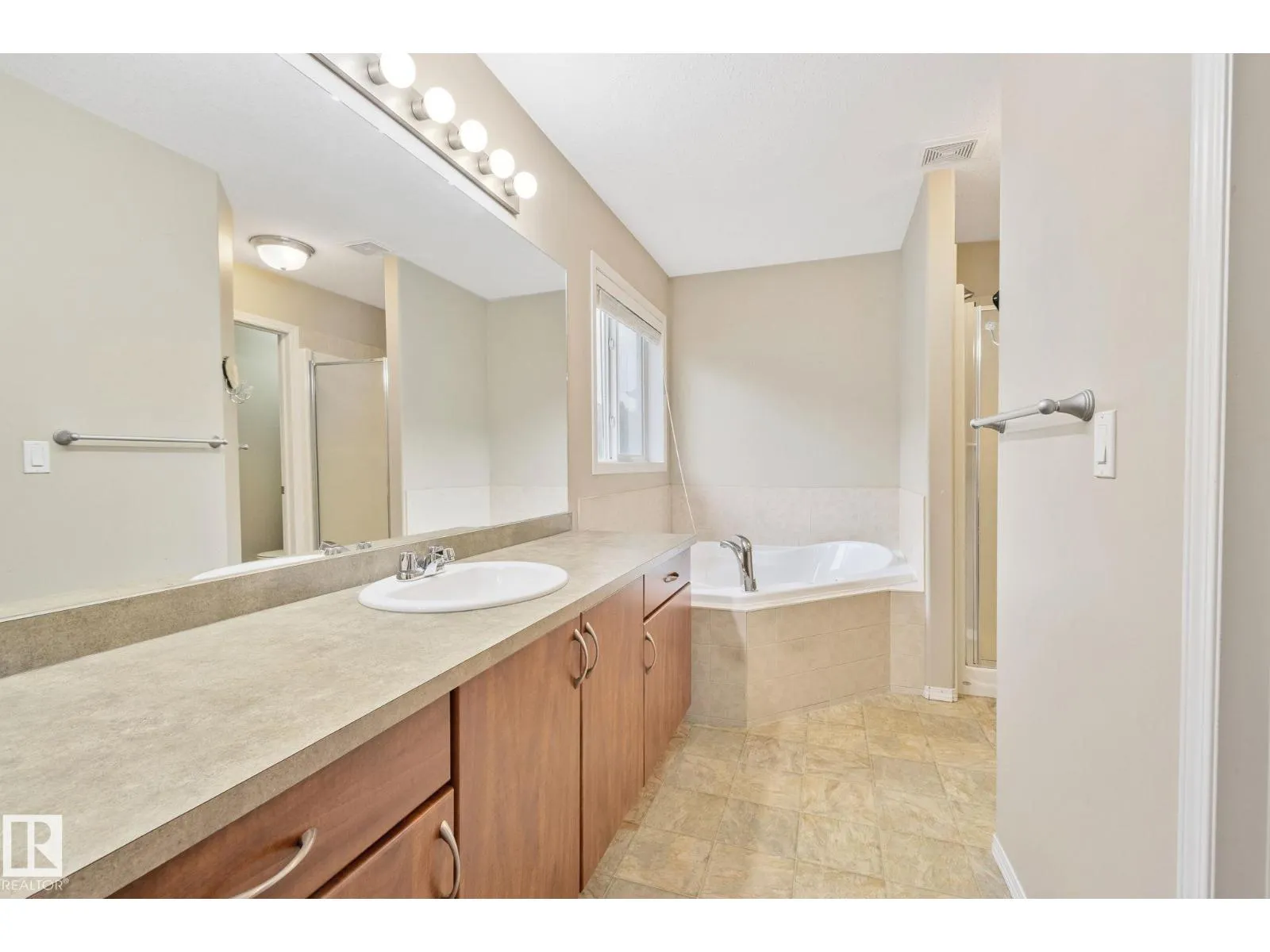 61 RUE MONETTE