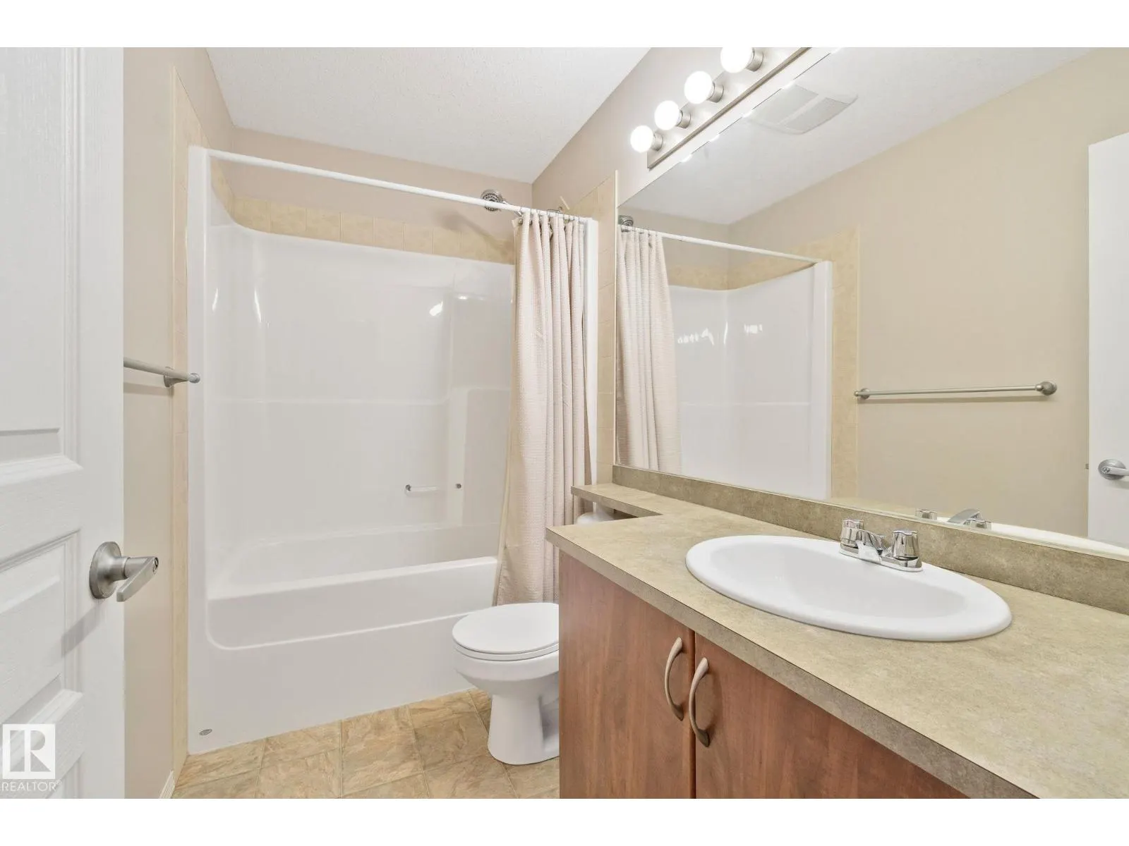 61 RUE MONETTE