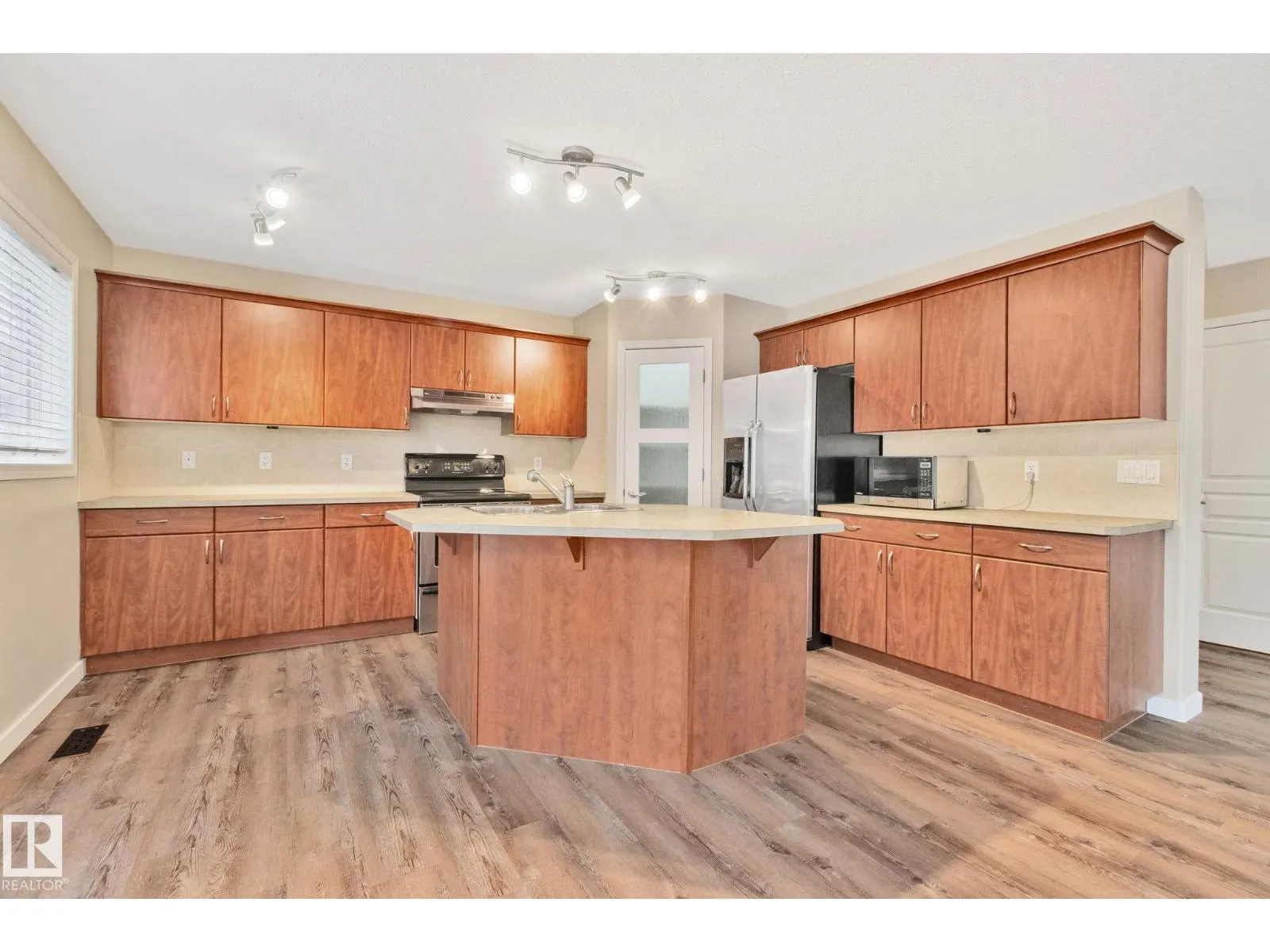 61 RUE MONETTE