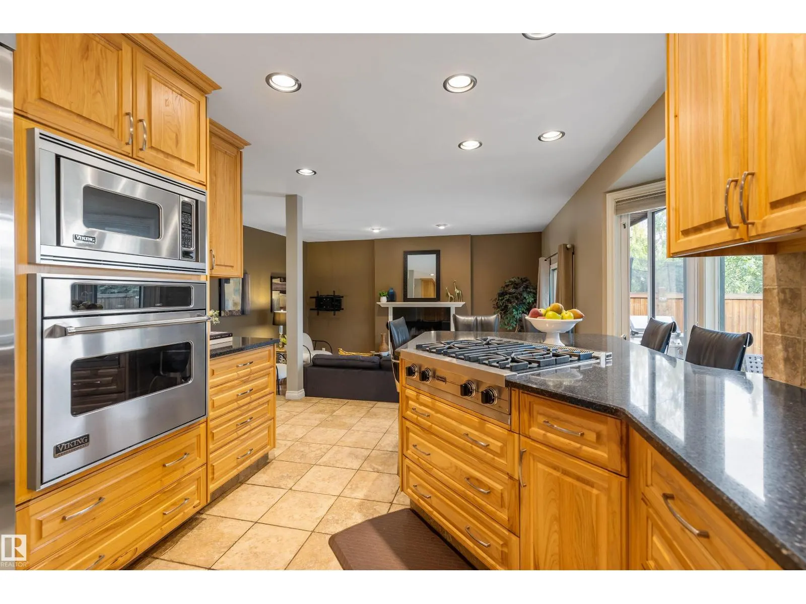 81 LANGHOLM DR