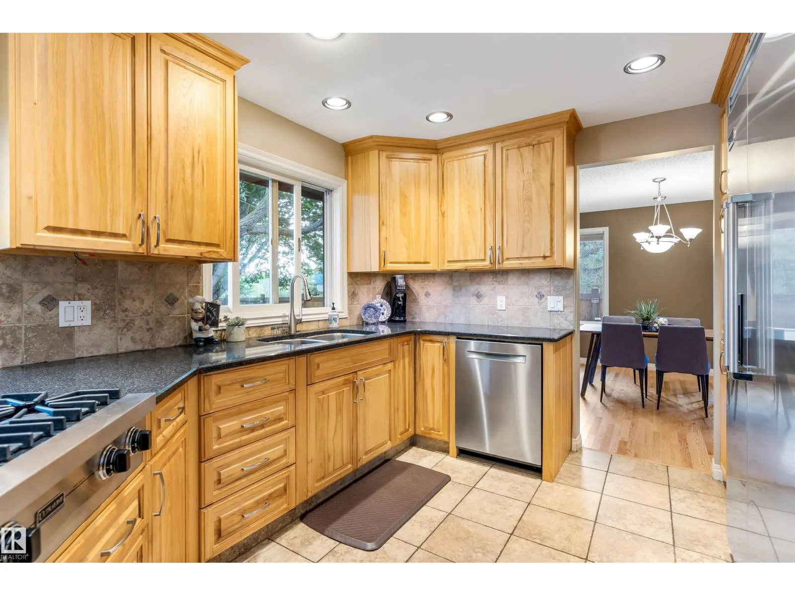 81 LANGHOLM DR