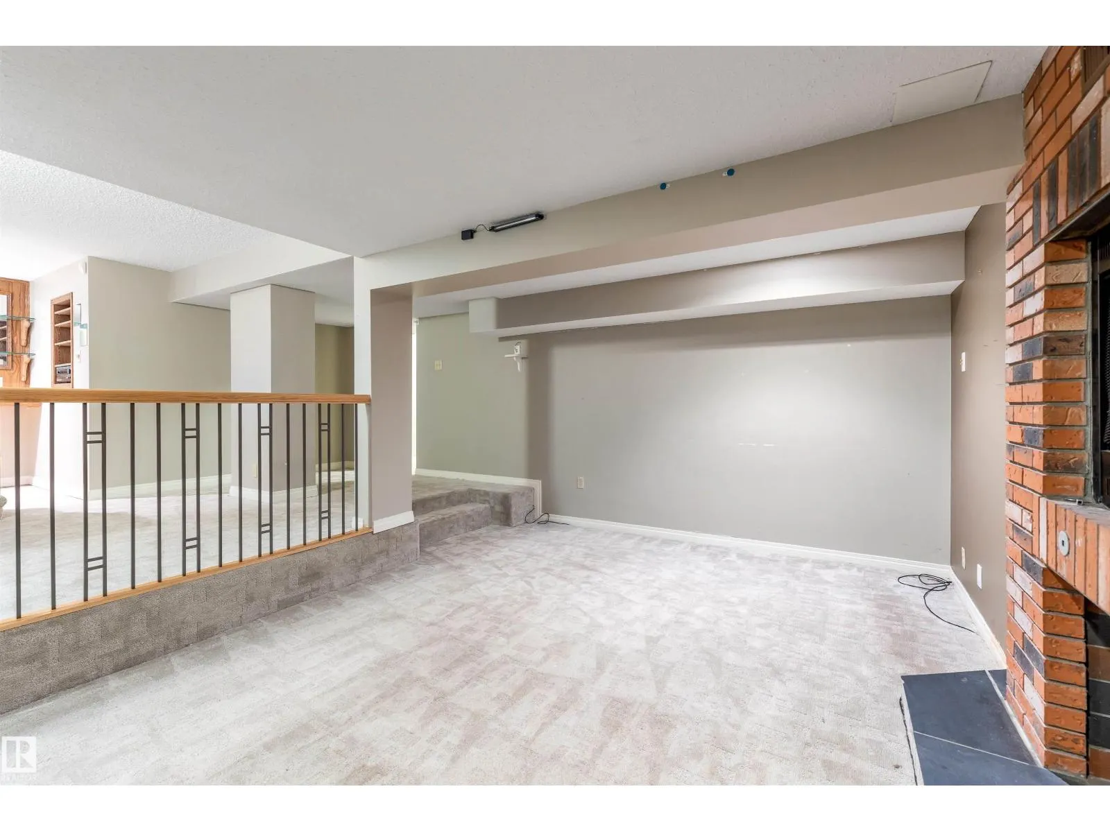 81 LANGHOLM DR