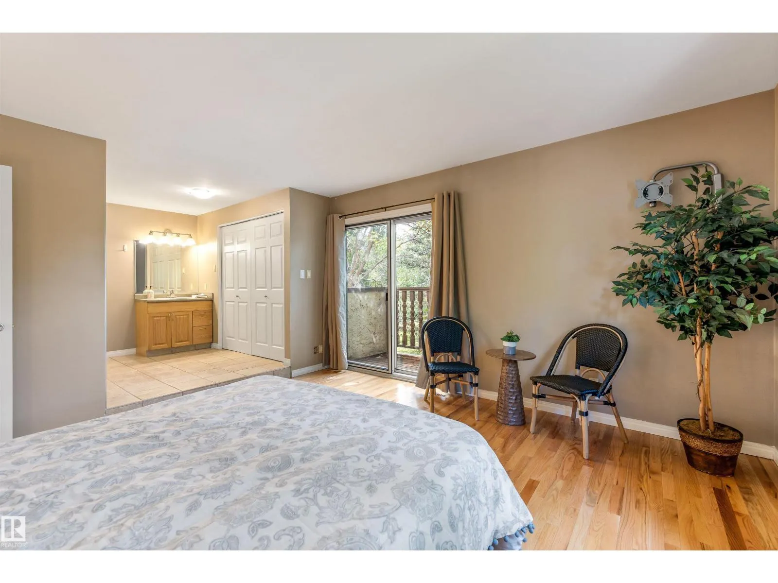 81 LANGHOLM DR