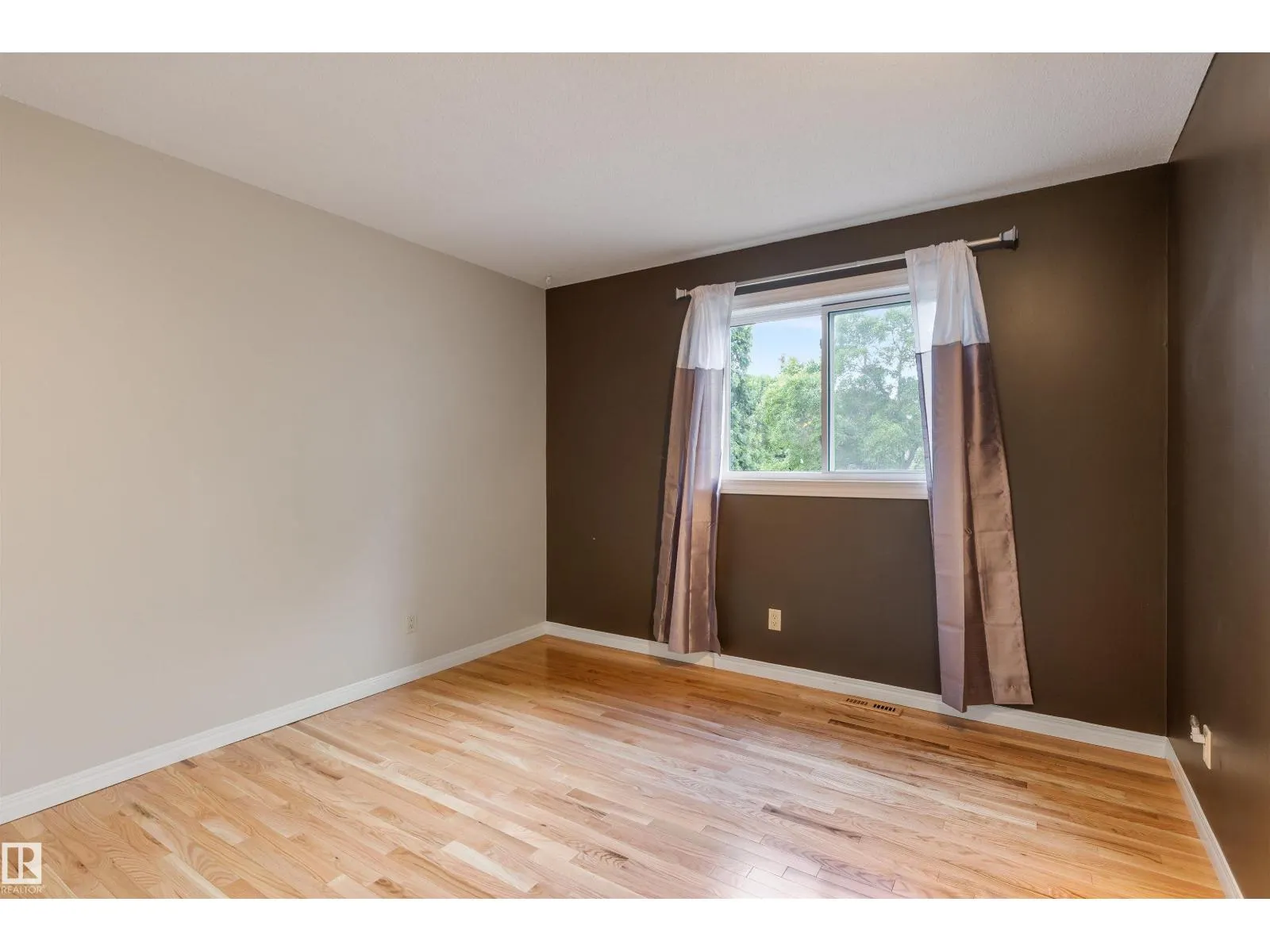 81 LANGHOLM DR