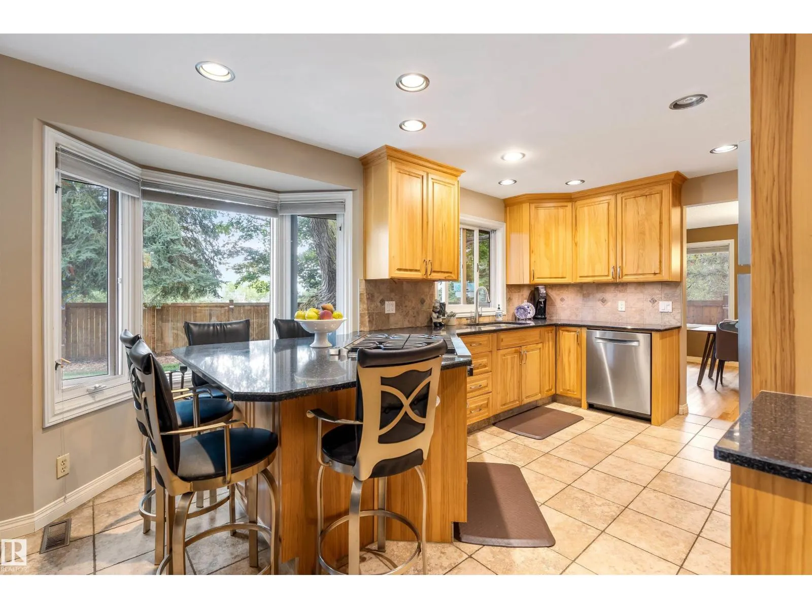 81 LANGHOLM DR