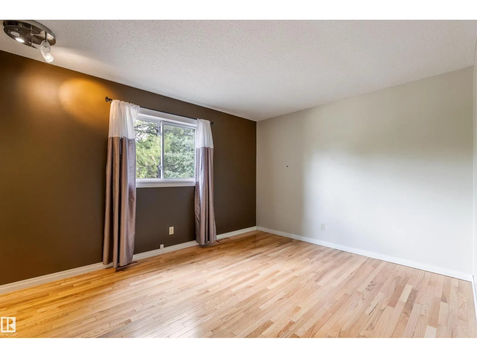 81 LANGHOLM DR