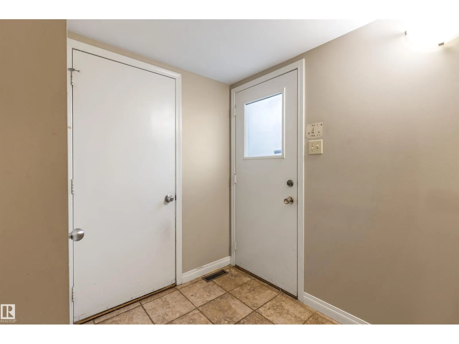81 LANGHOLM DR