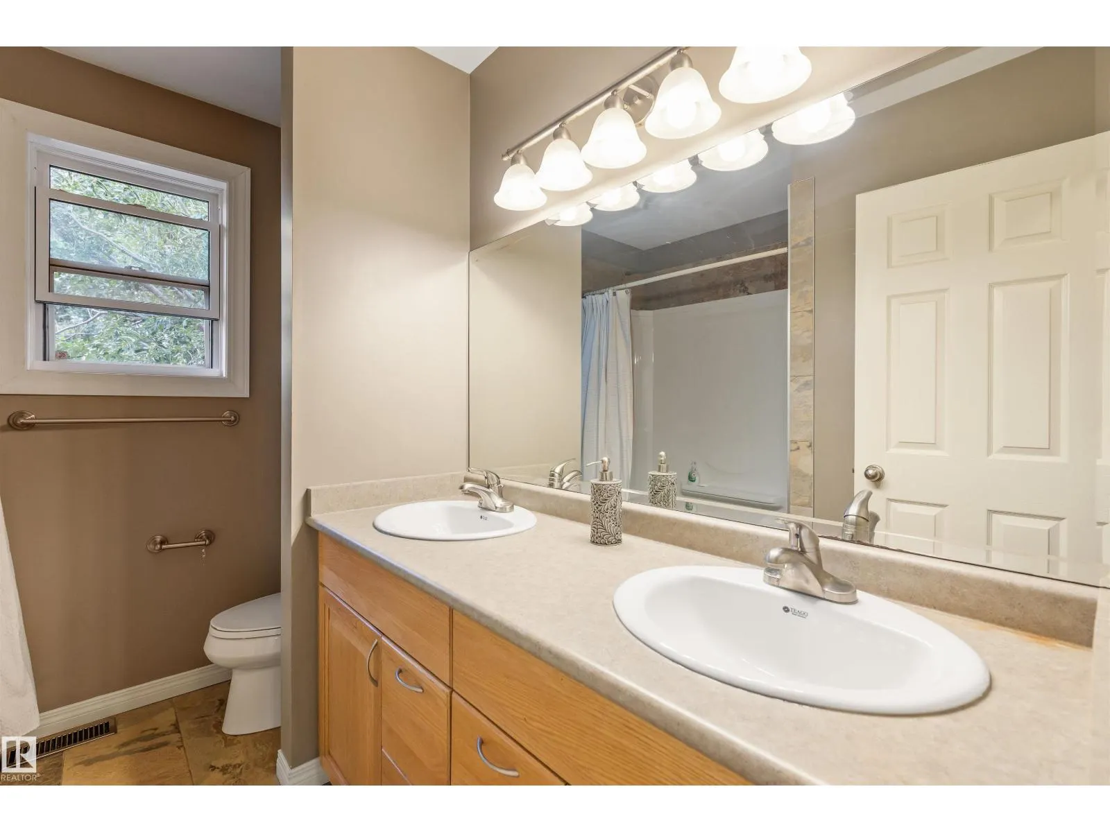 81 LANGHOLM DR