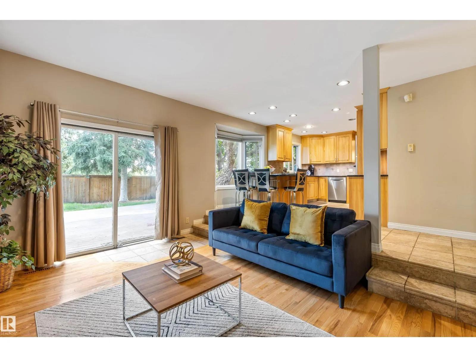 81 LANGHOLM DR