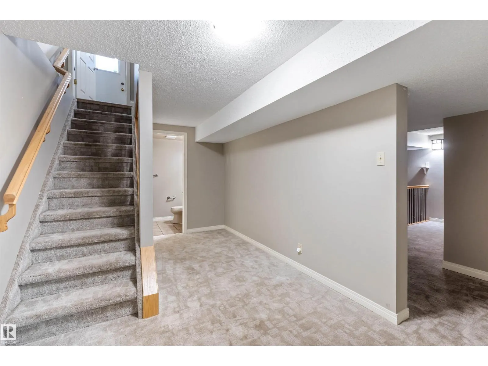 81 LANGHOLM DR