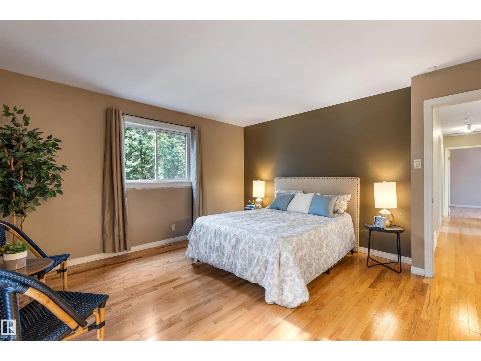 81 LANGHOLM DR