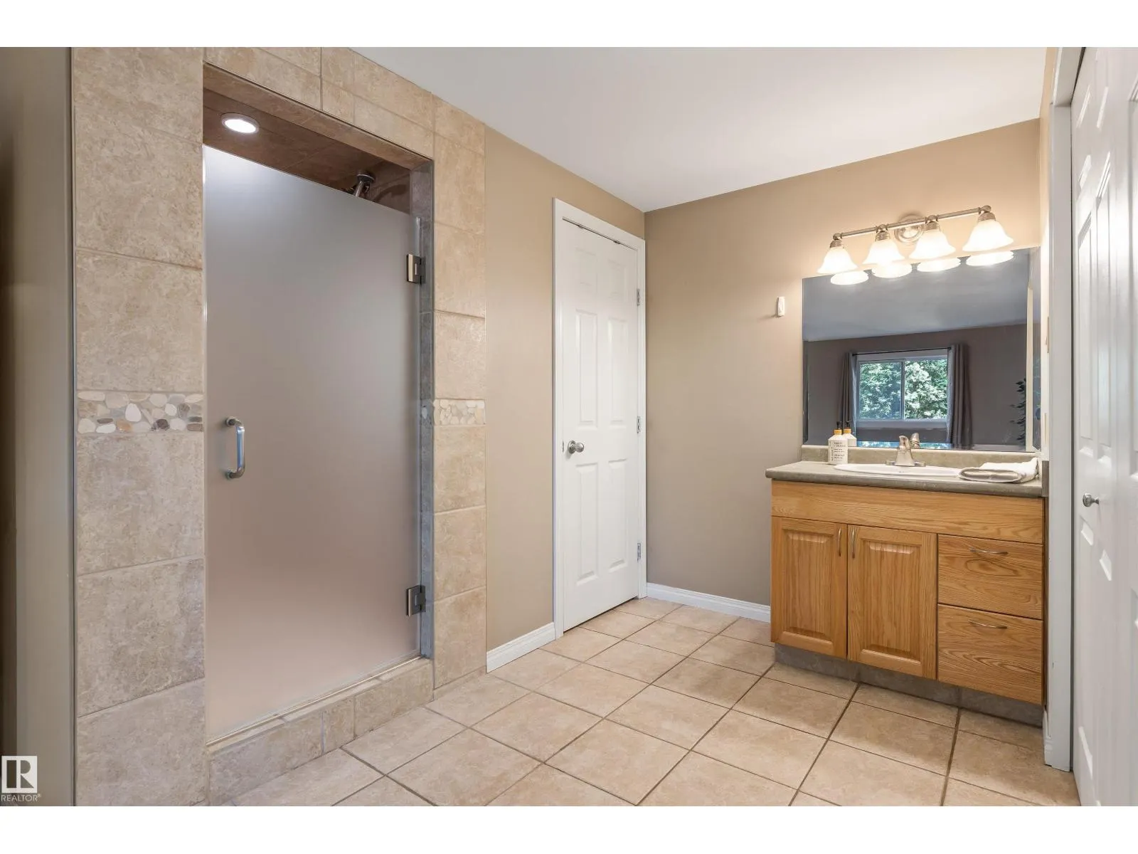 81 LANGHOLM DR