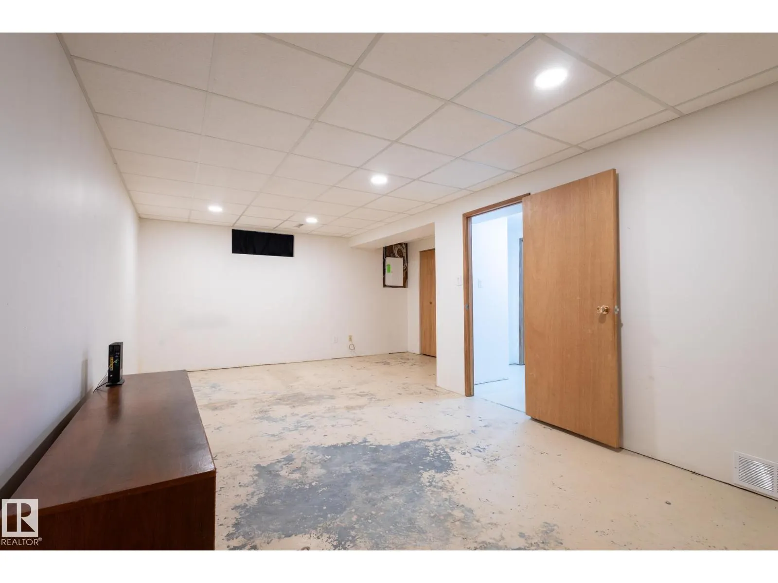 75 MARION DR