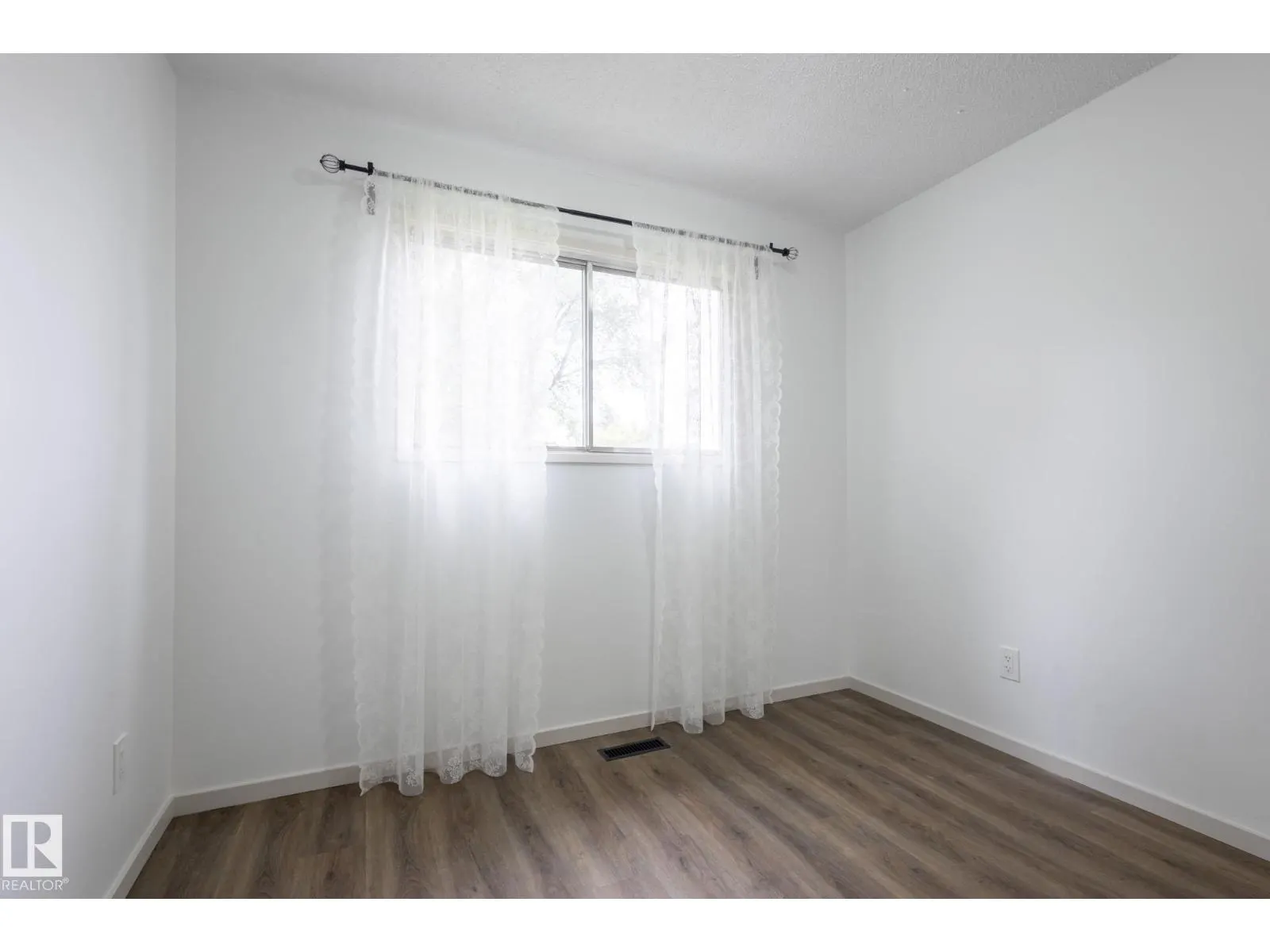 75 MARION DR
