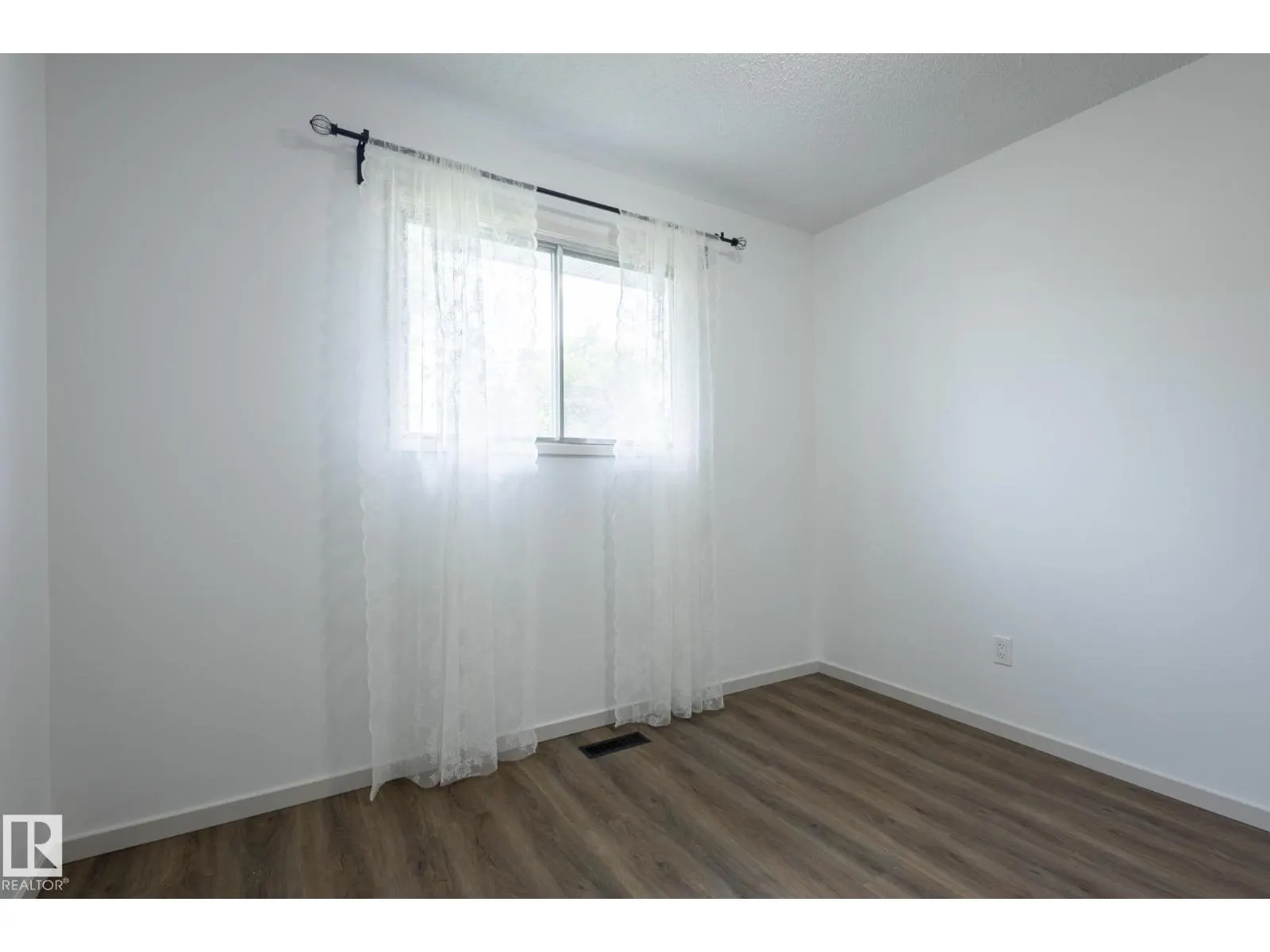 75 MARION DR