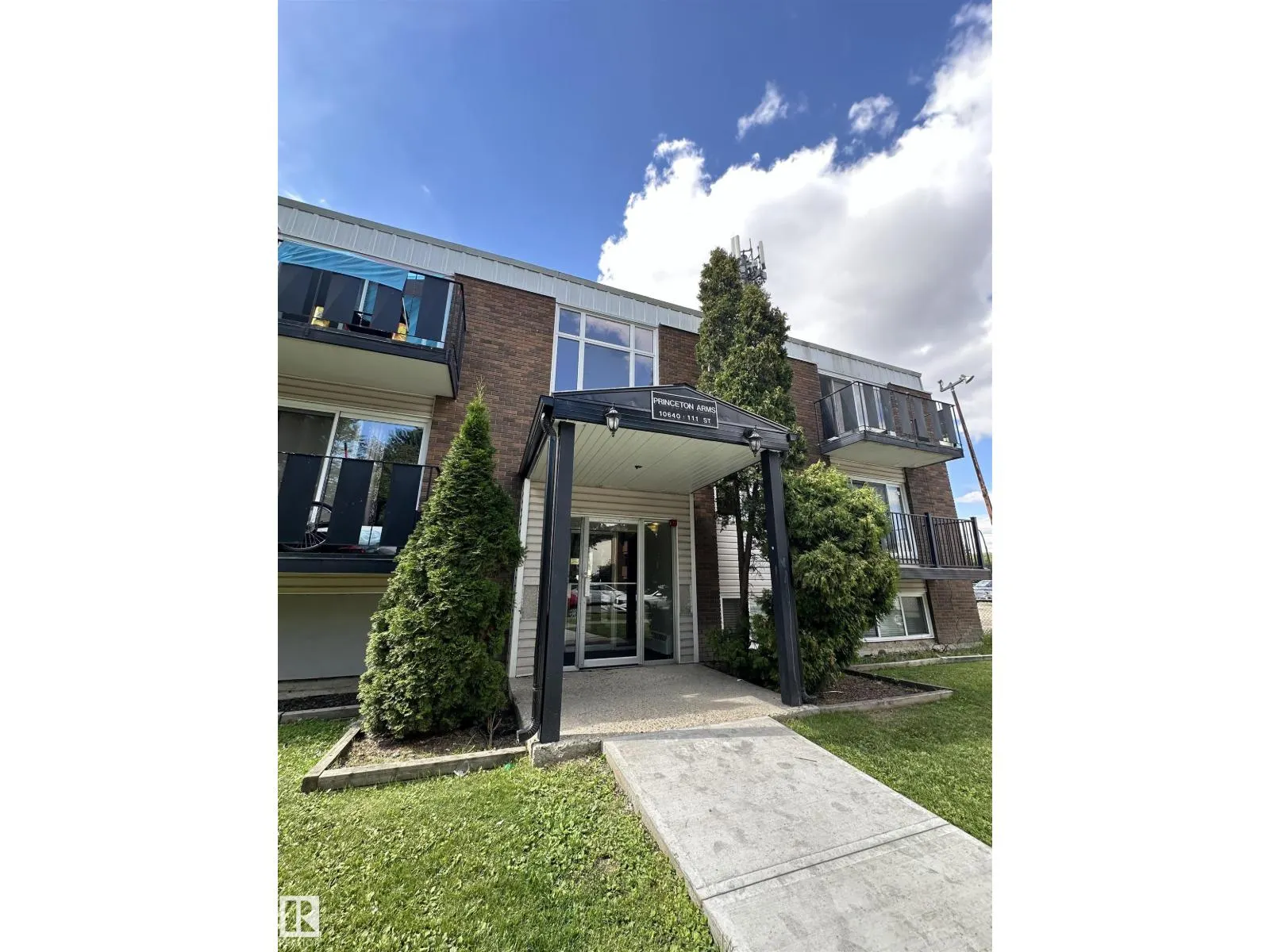 #6 10640 111 ST NW