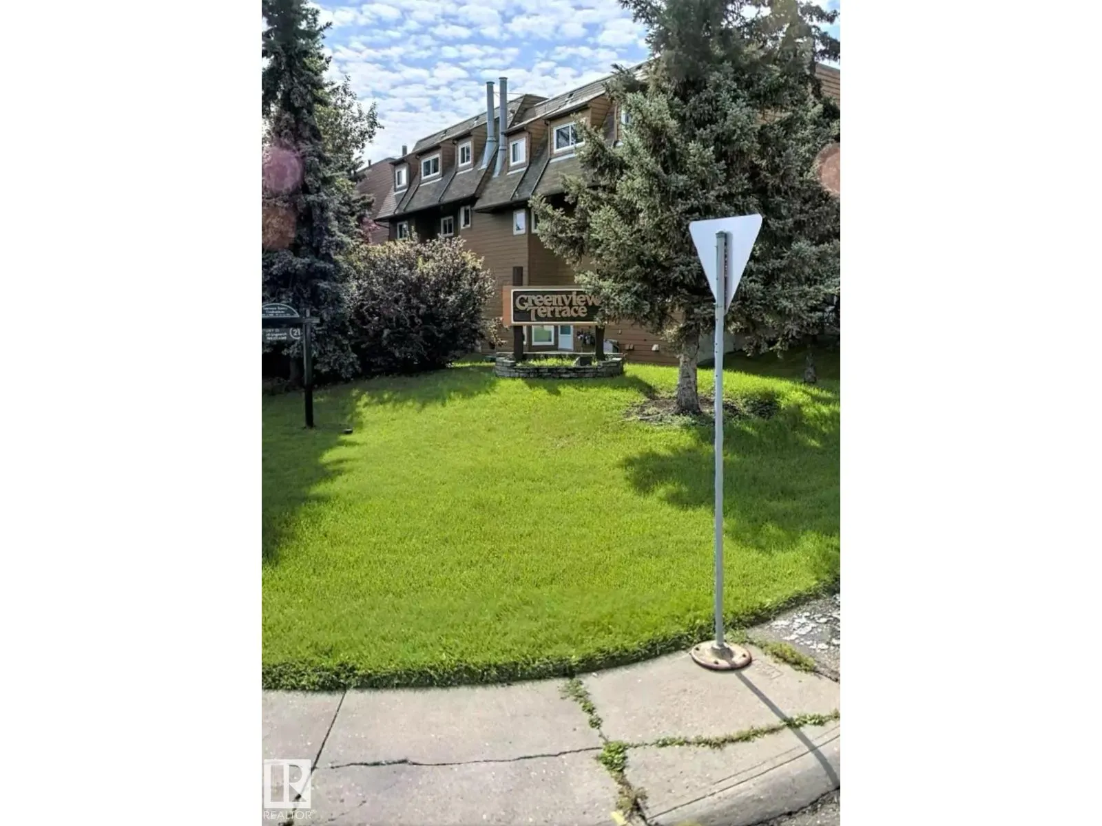 5979 40 AV NW