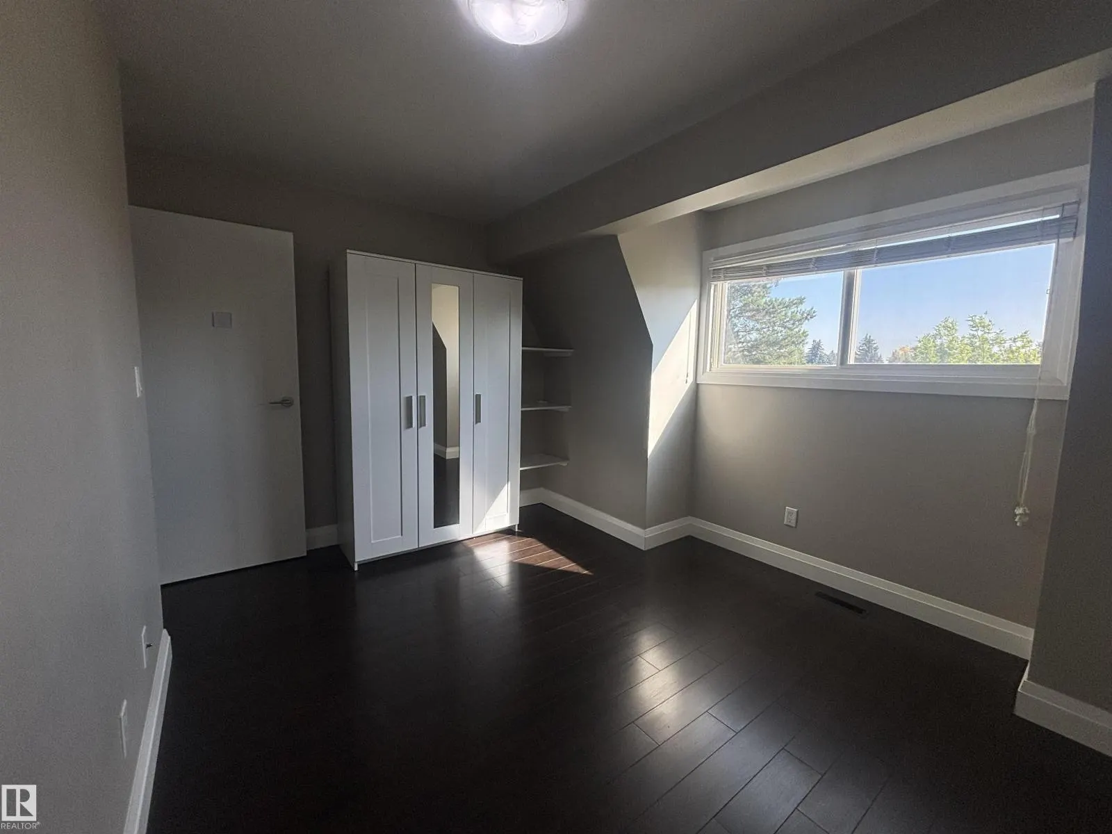 5979 40 AV NW