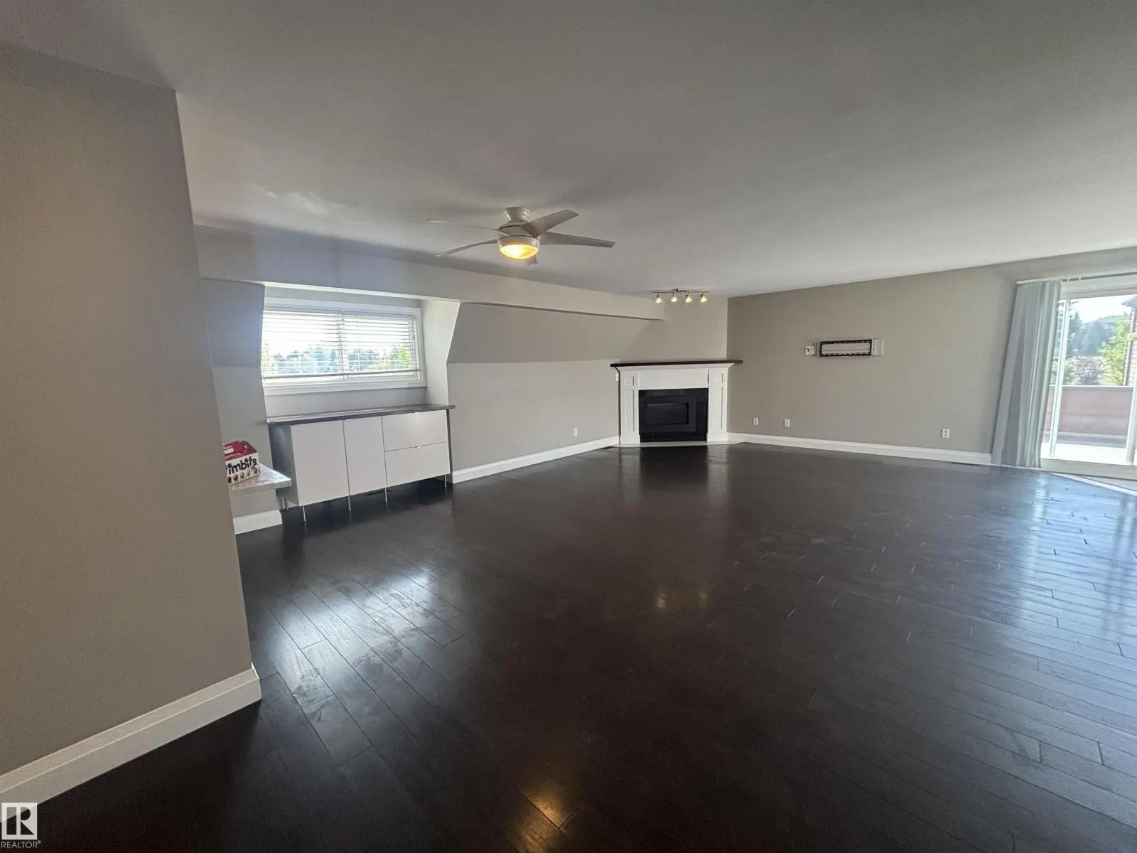 5979 40 AV NW