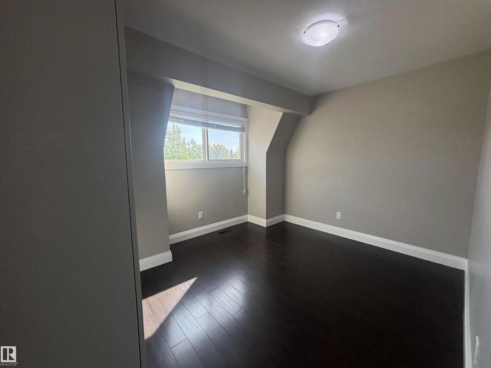 5979 40 AV NW