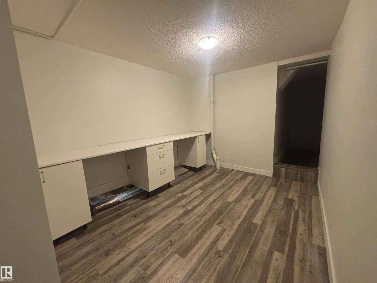 5979 40 AV NW