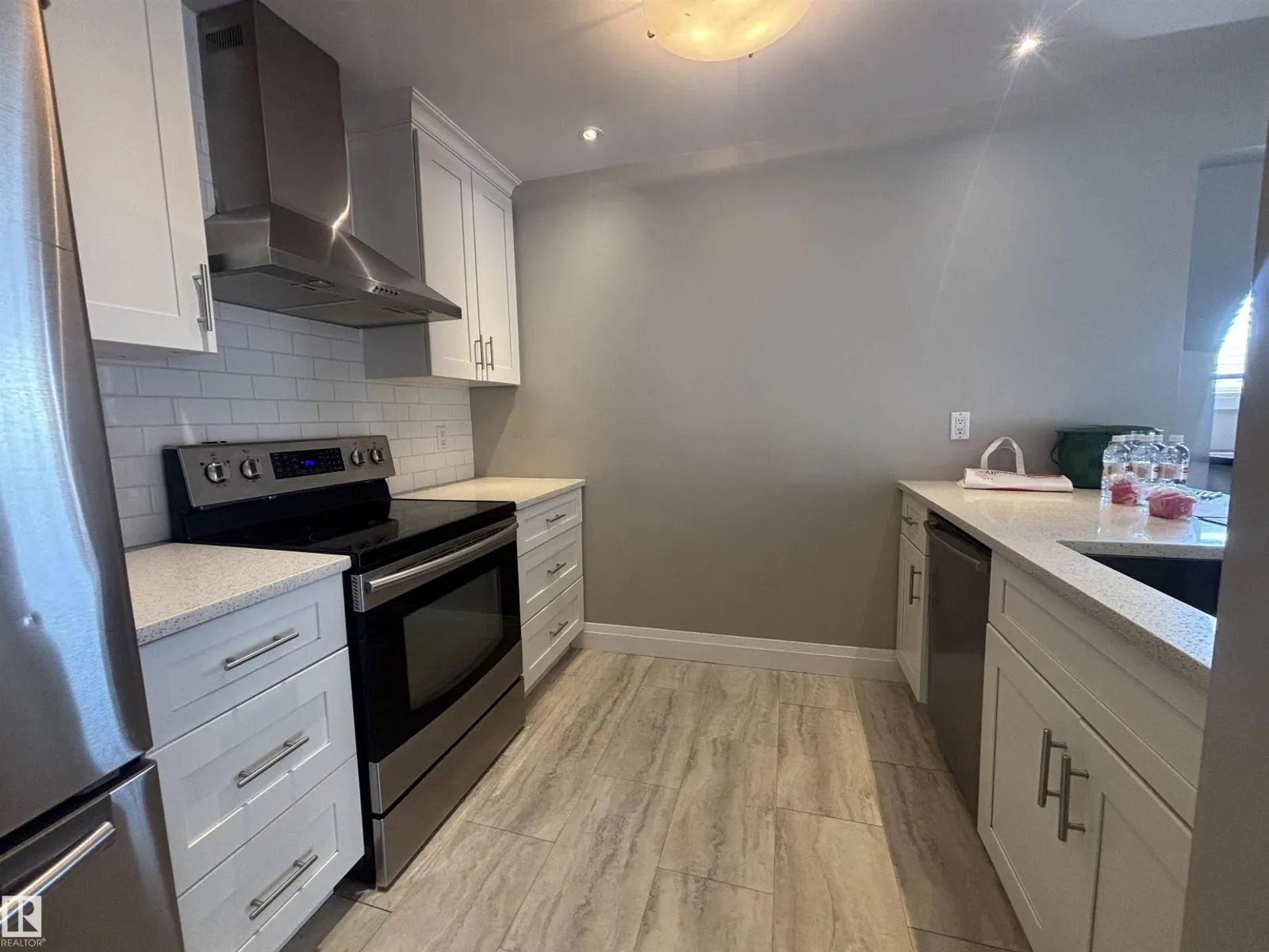 5979 40 AV NW