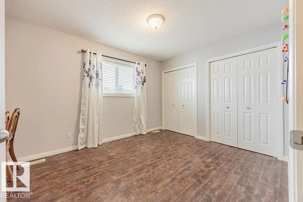 5026 53 Ave