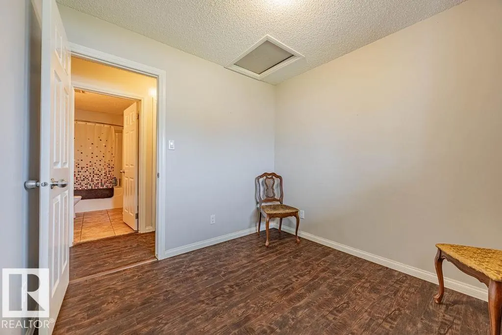 5026 53 Ave