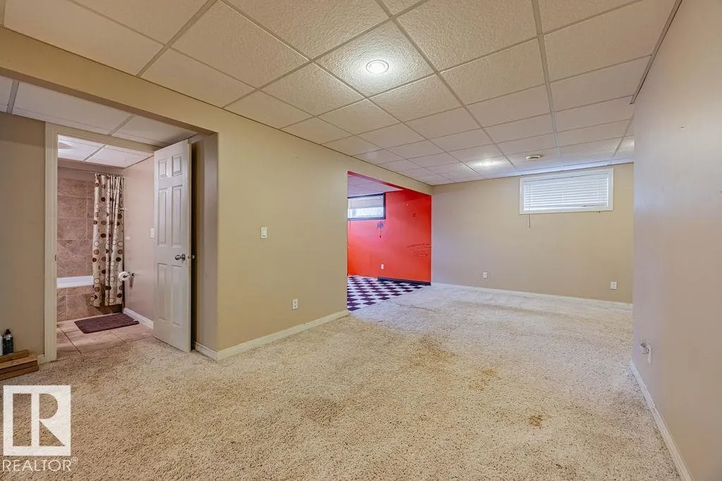 5026 53 Ave