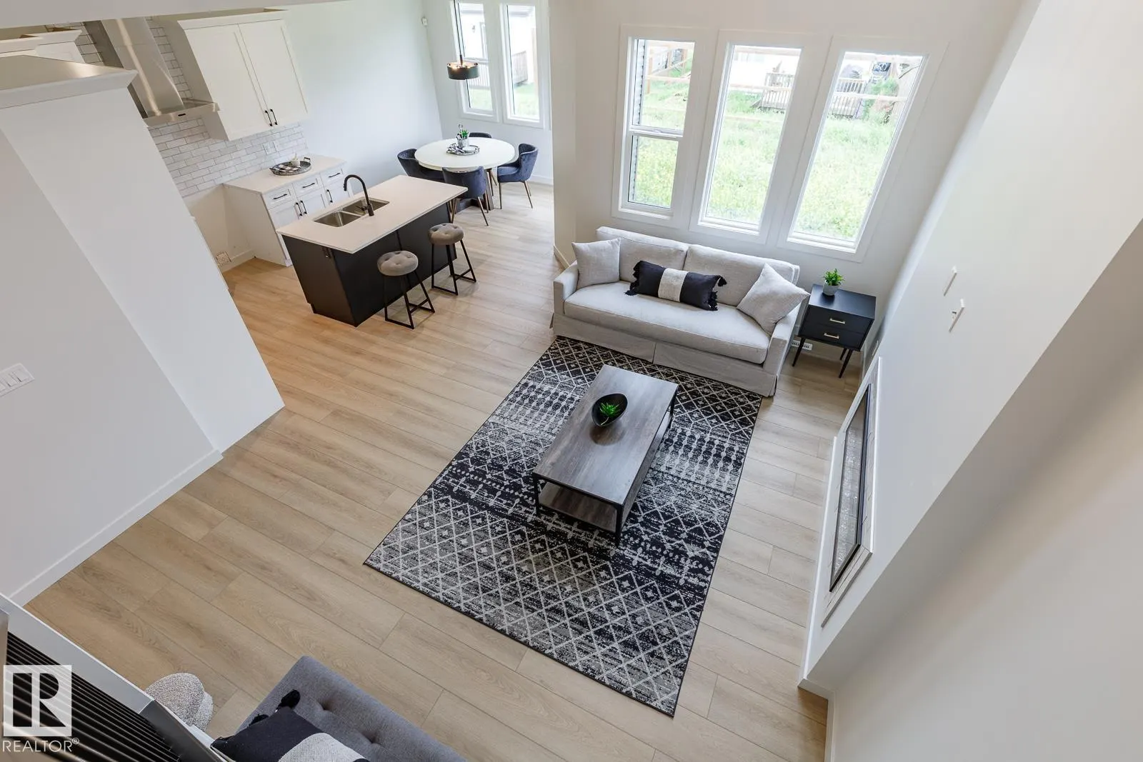 82 Silverstone DR