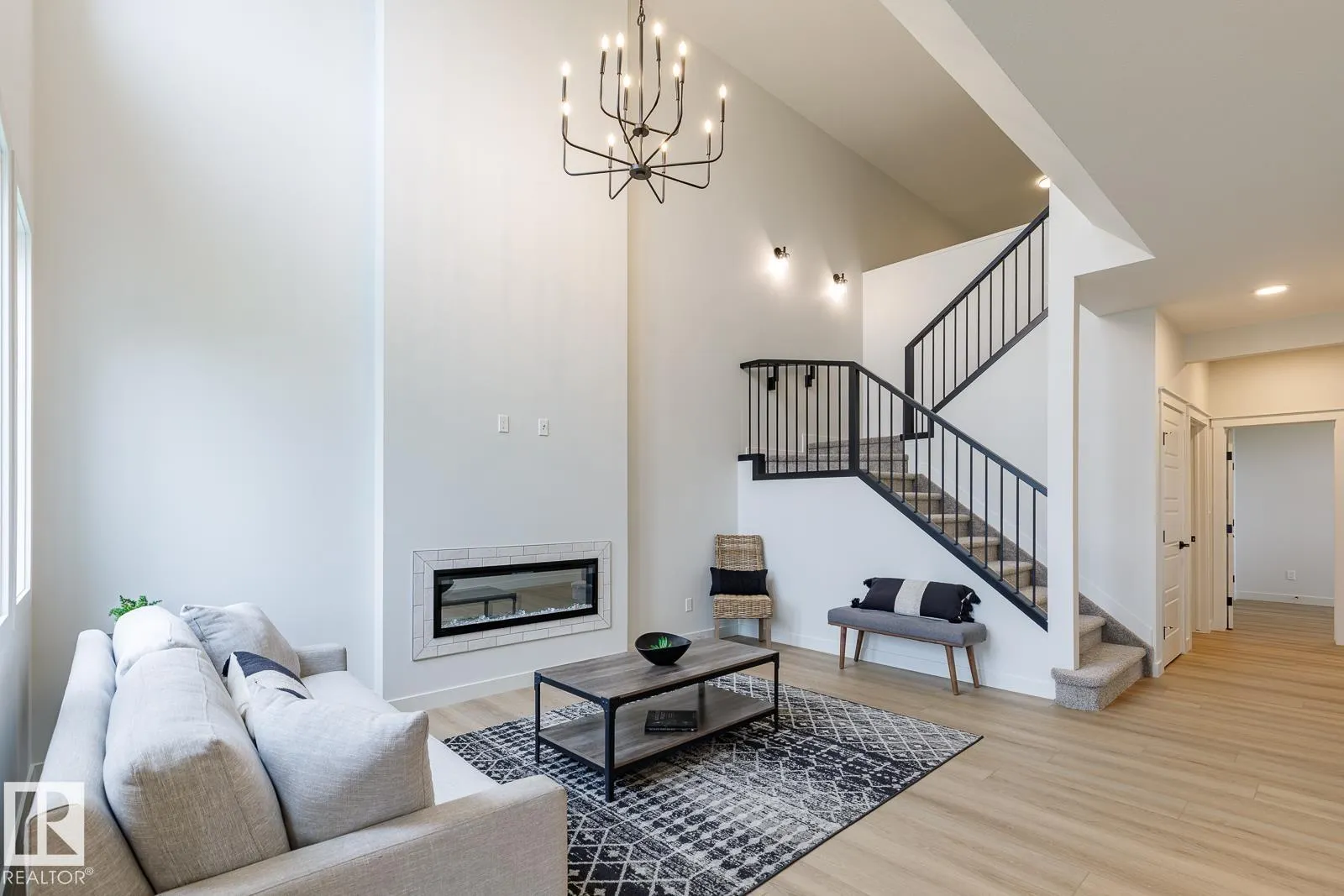 82 Silverstone DR