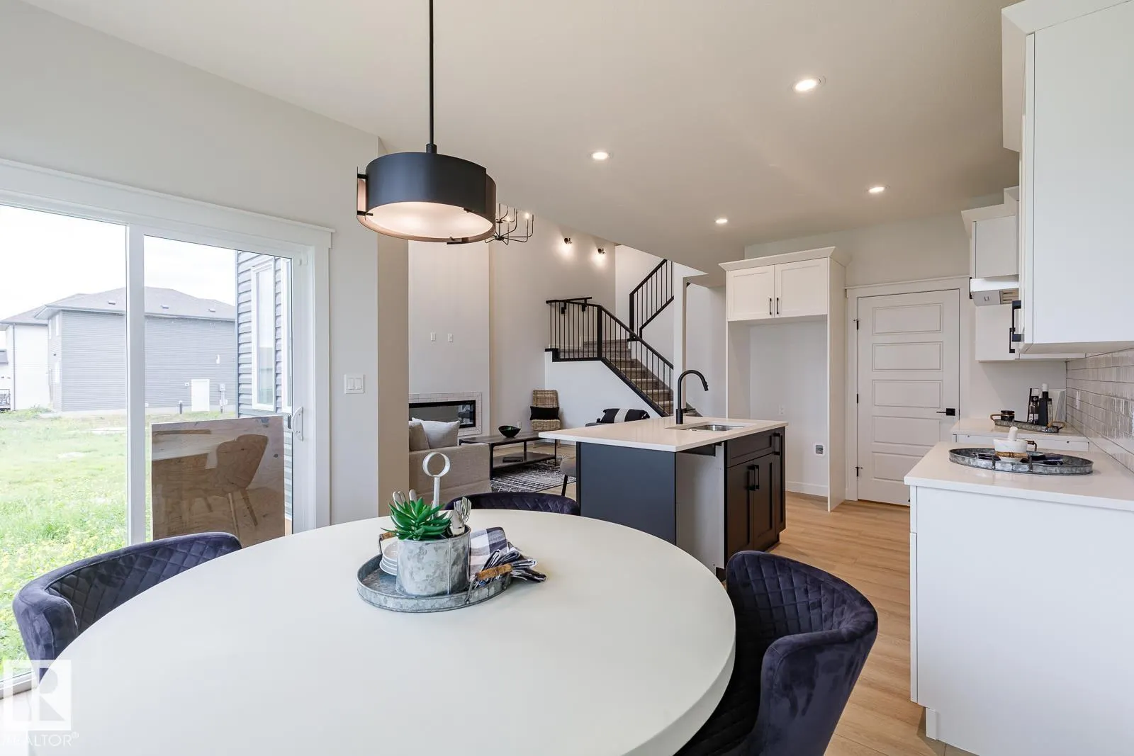 82 Silverstone DR