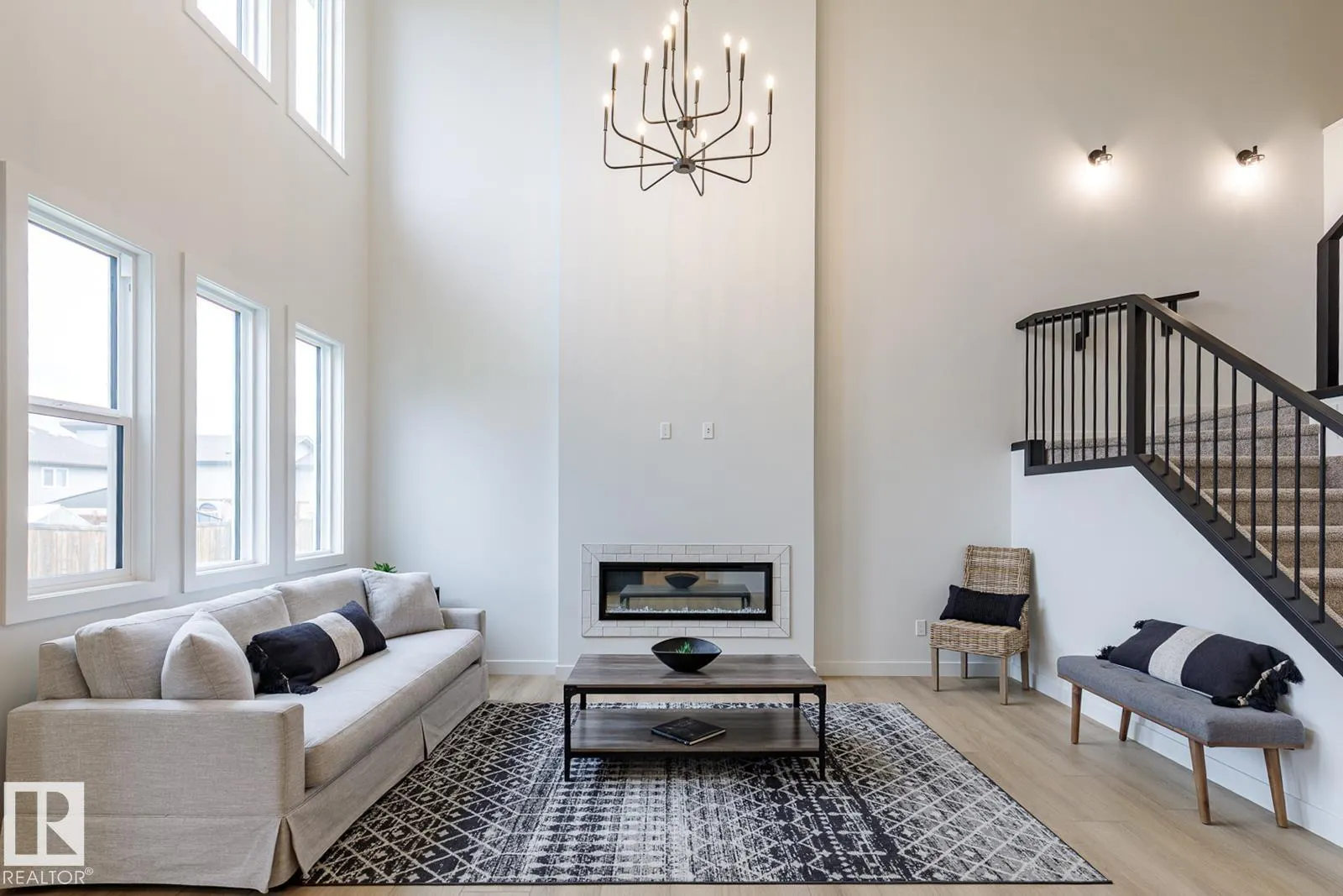 82 Silverstone DR