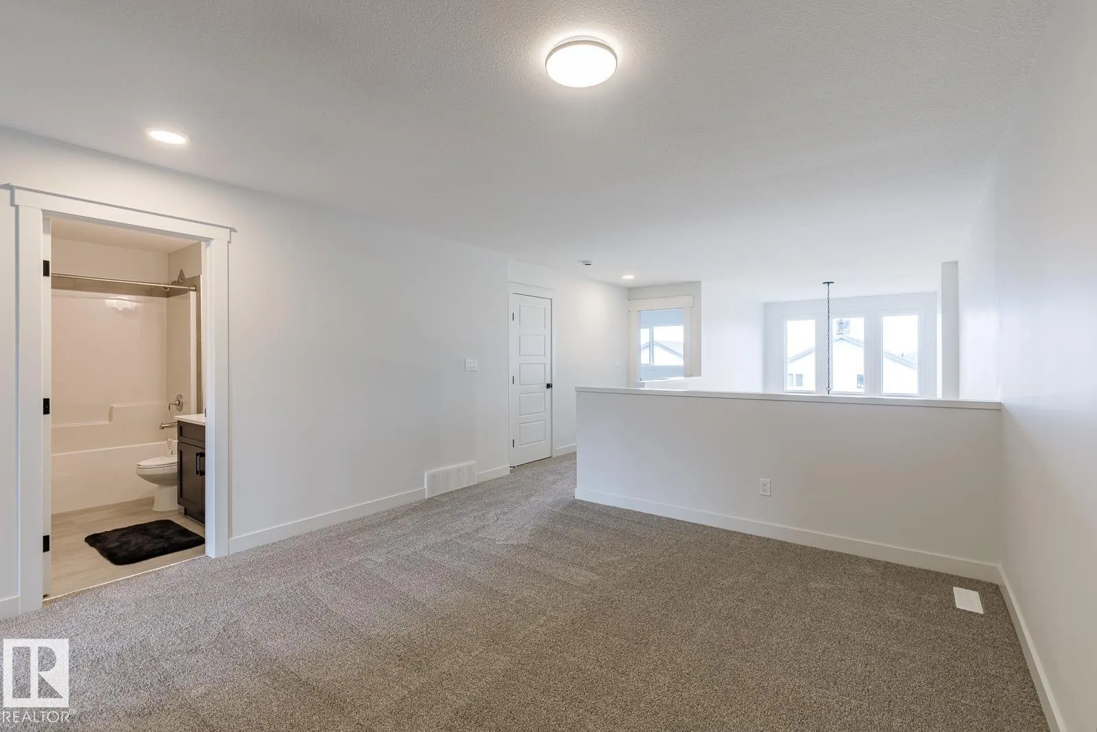 82 Silverstone DR