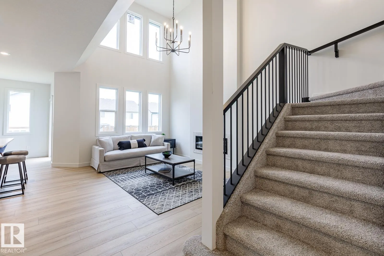 82 Silverstone DR