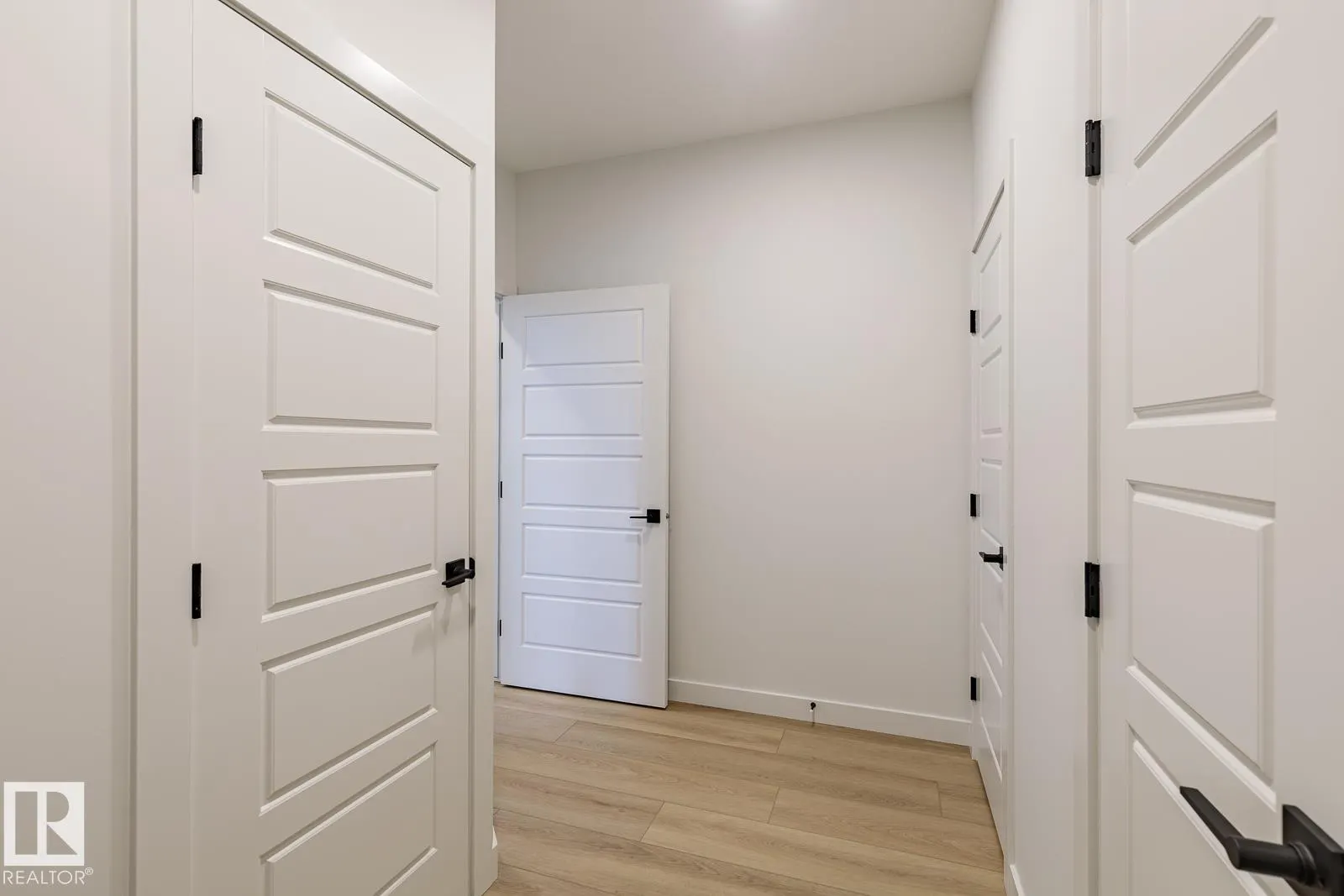 82 Silverstone DR