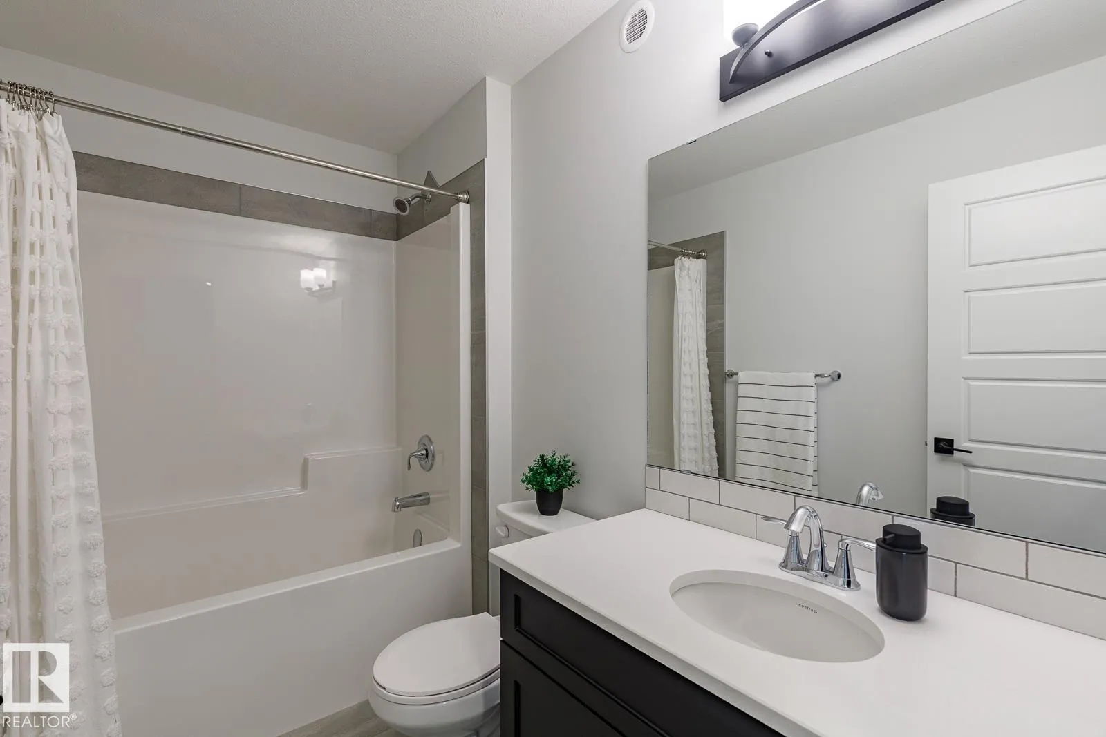 82 Silverstone DR