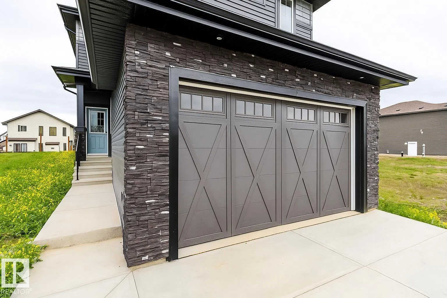 82 Silverstone DR