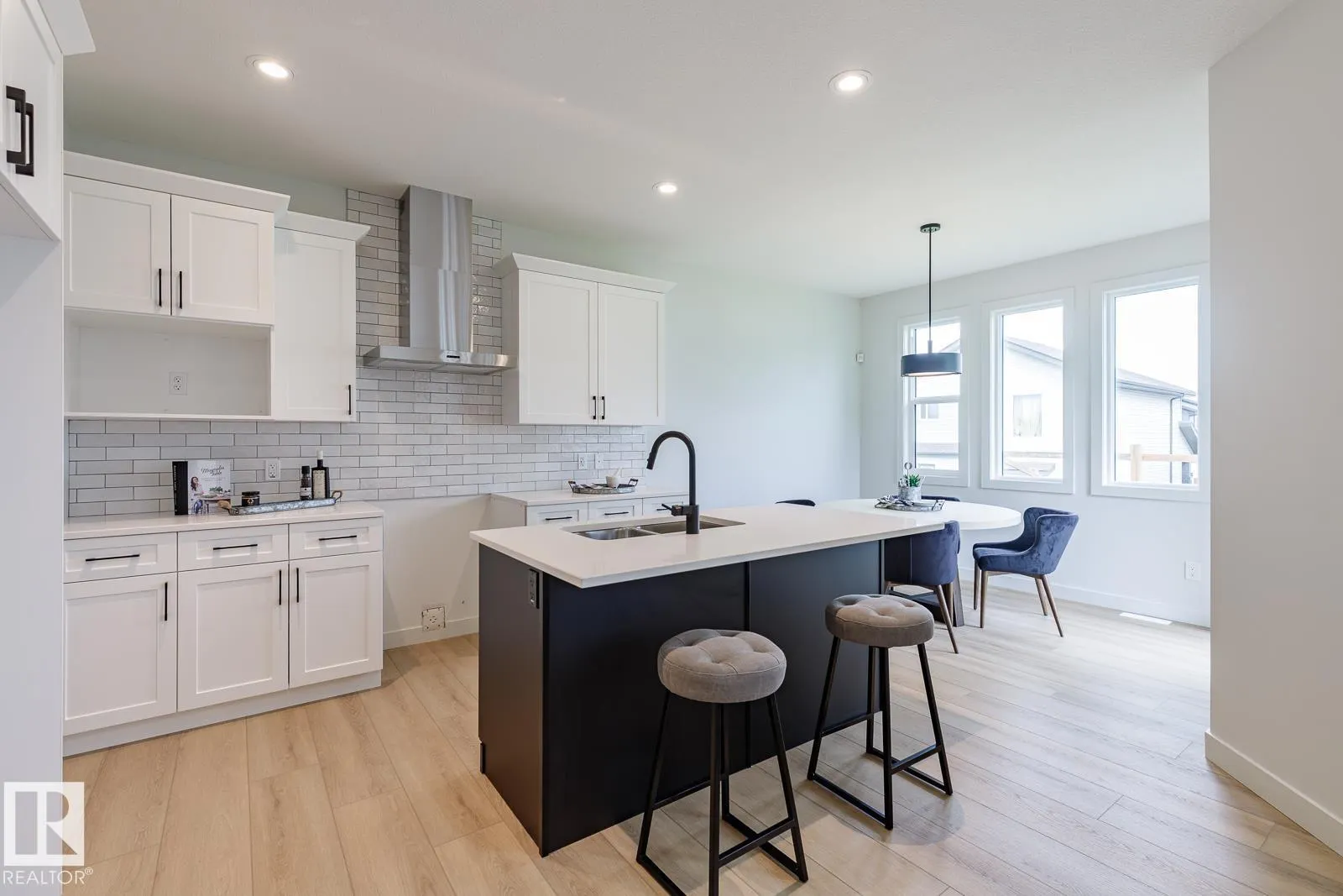 82 Silverstone DR
