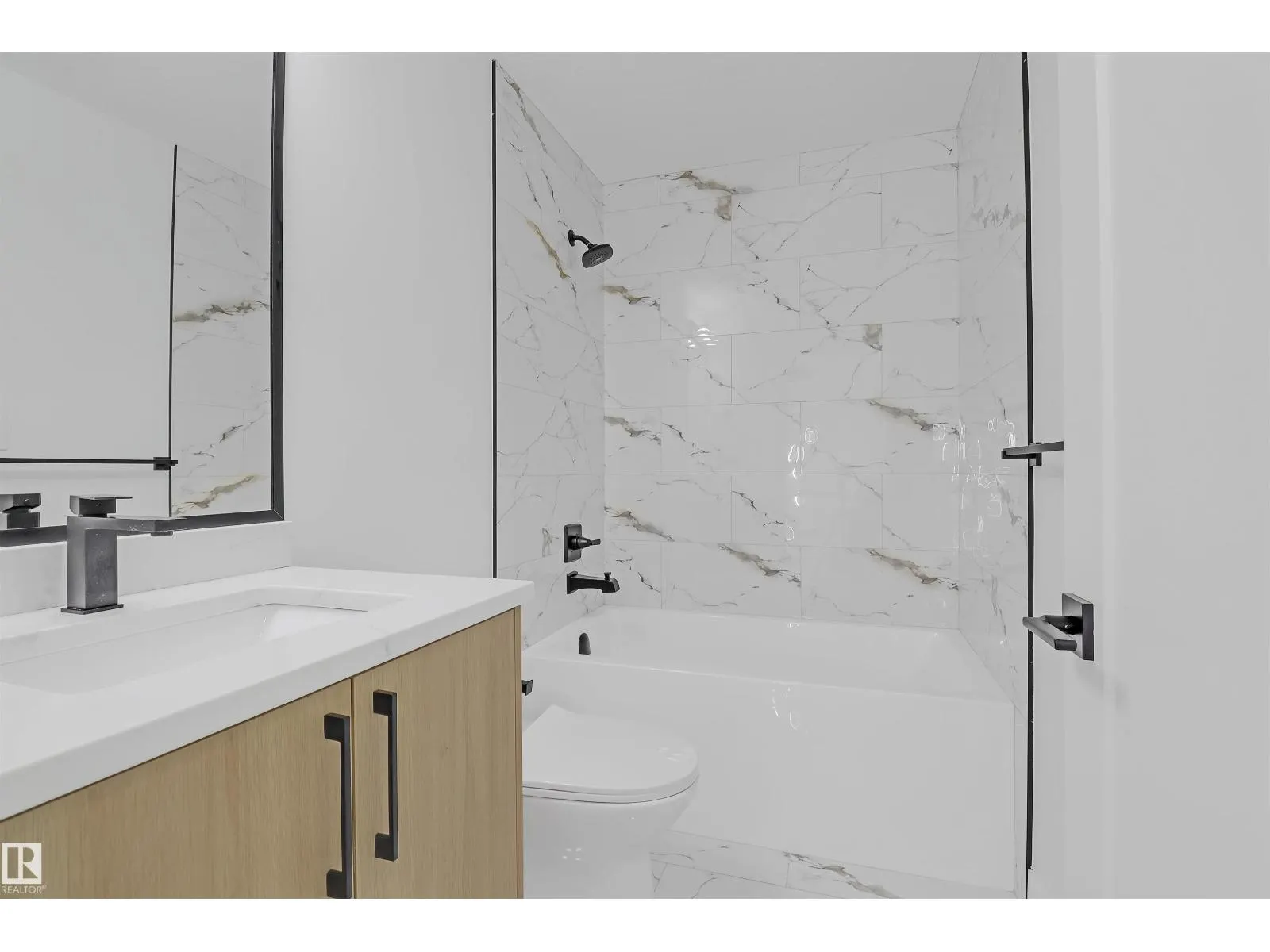 15043 15 ST NW