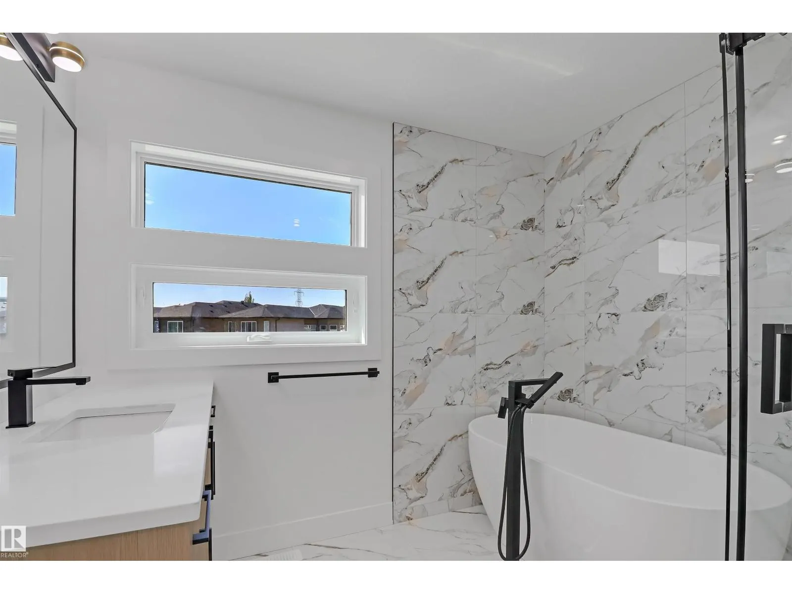 15043 15 ST NW