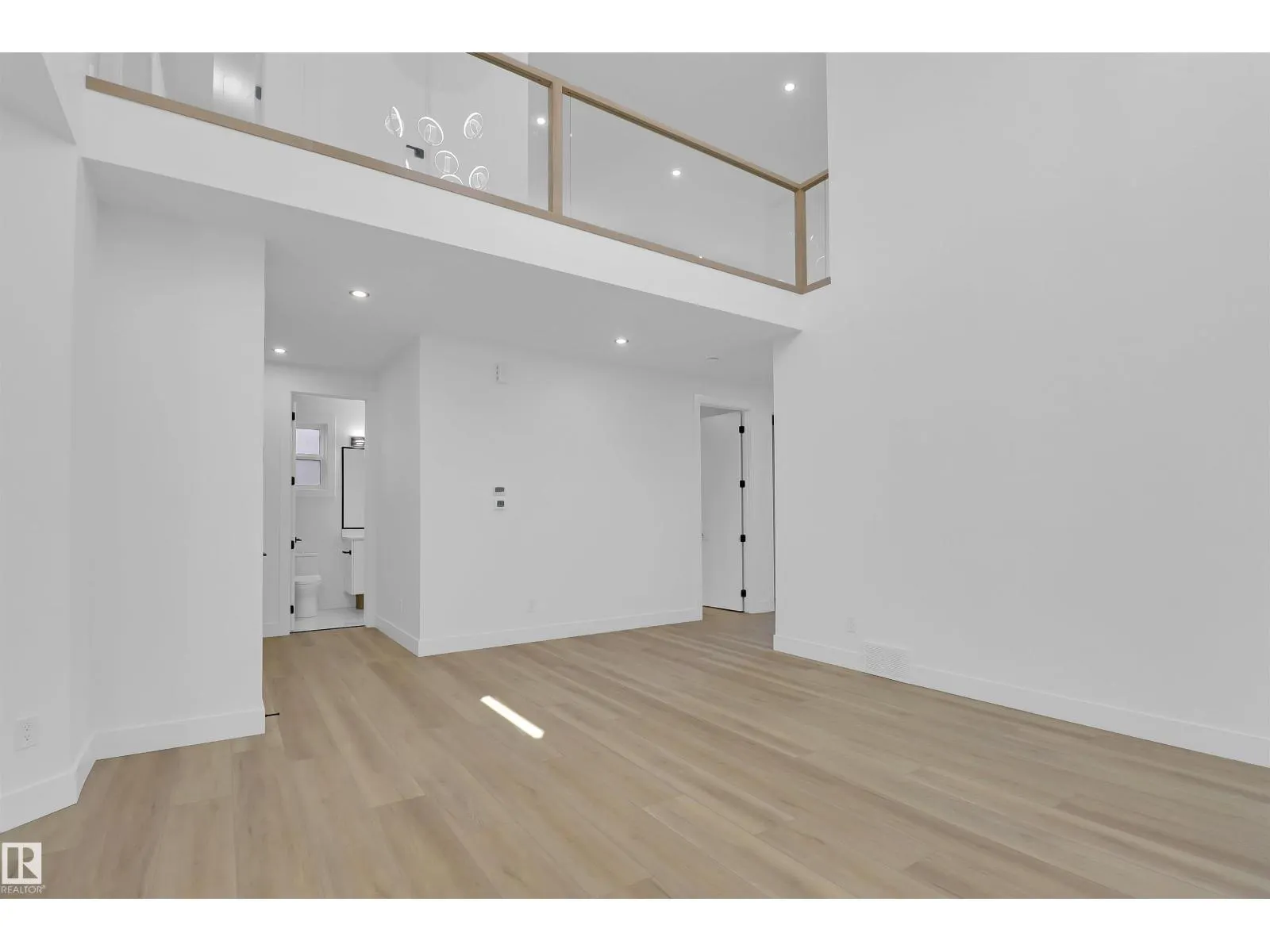 15043 15 ST NW