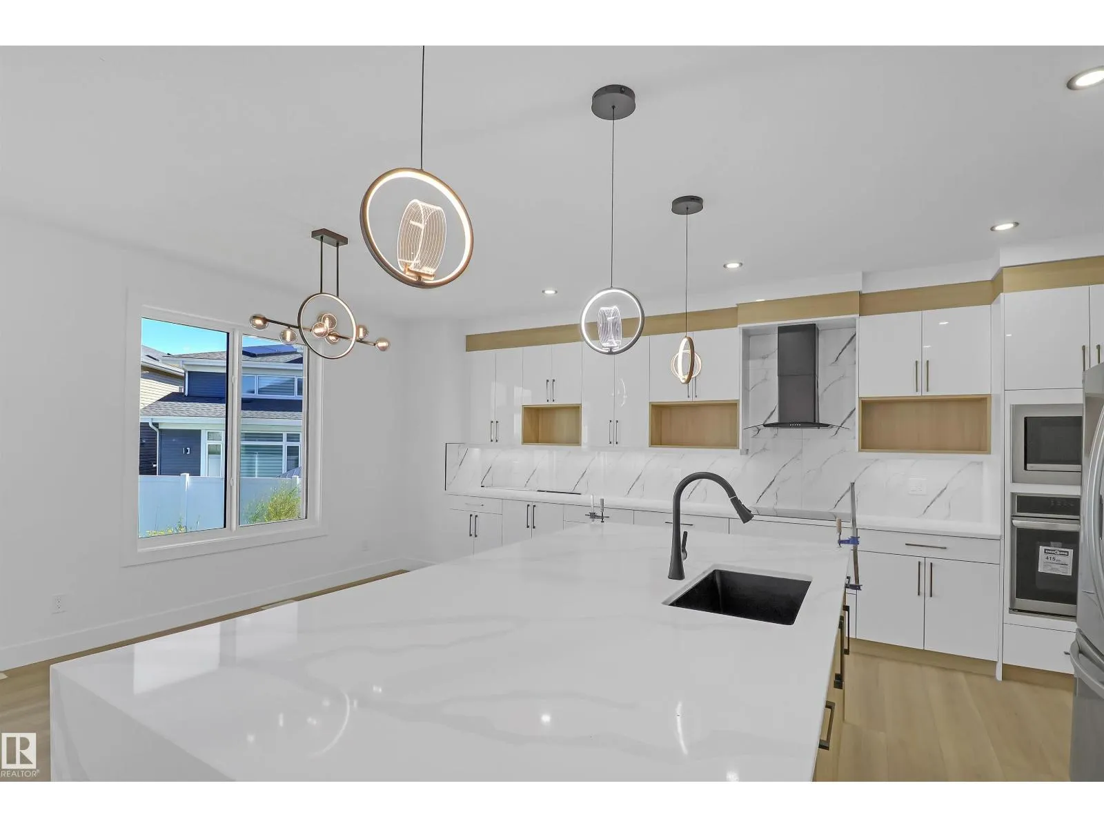 15043 15 ST NW