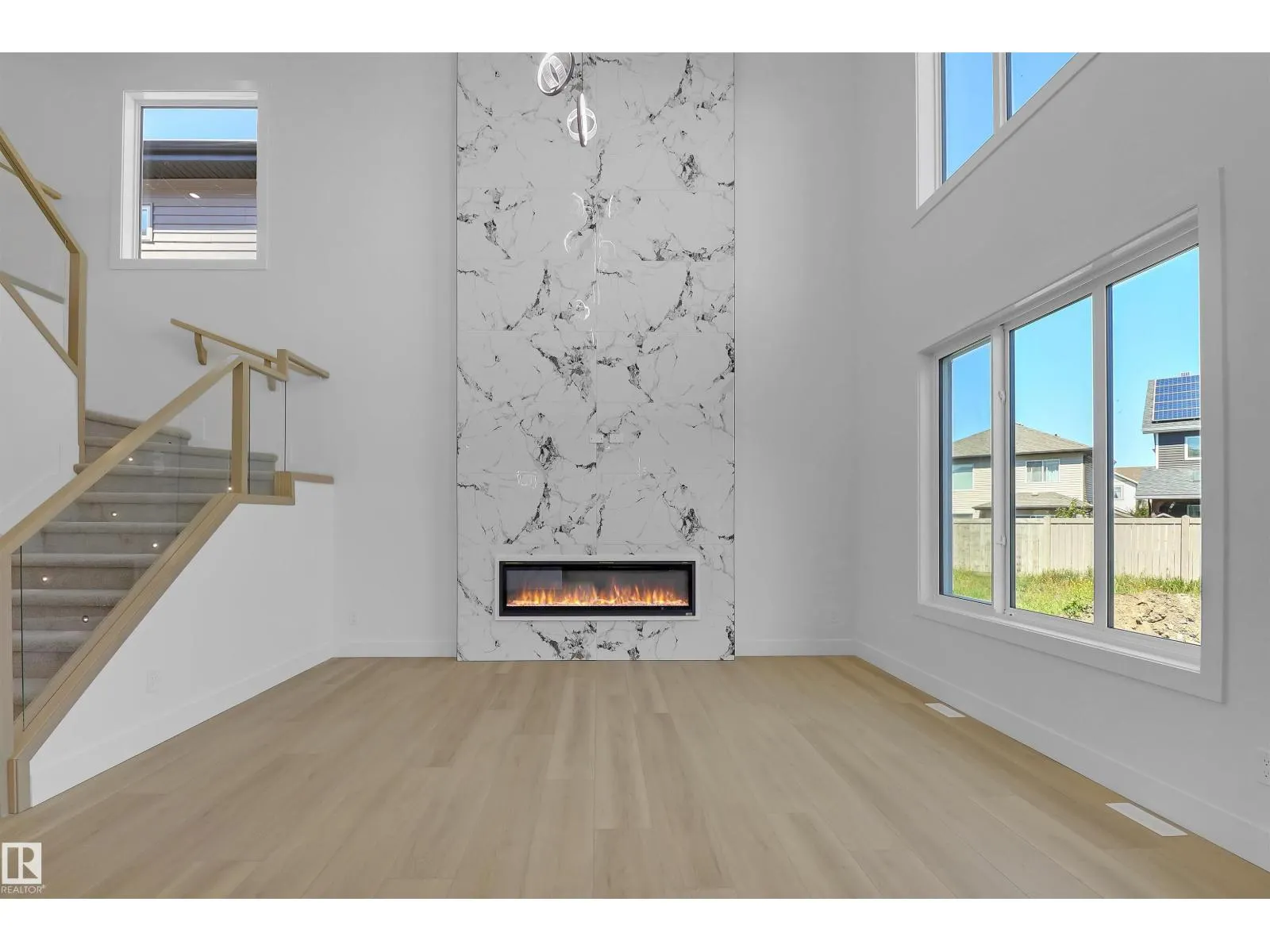 15043 15 ST NW