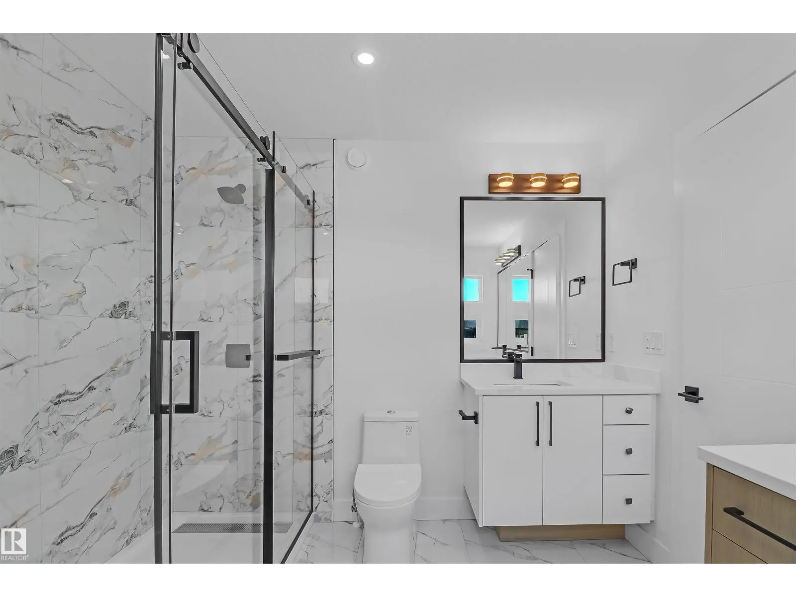 15043 15 ST NW