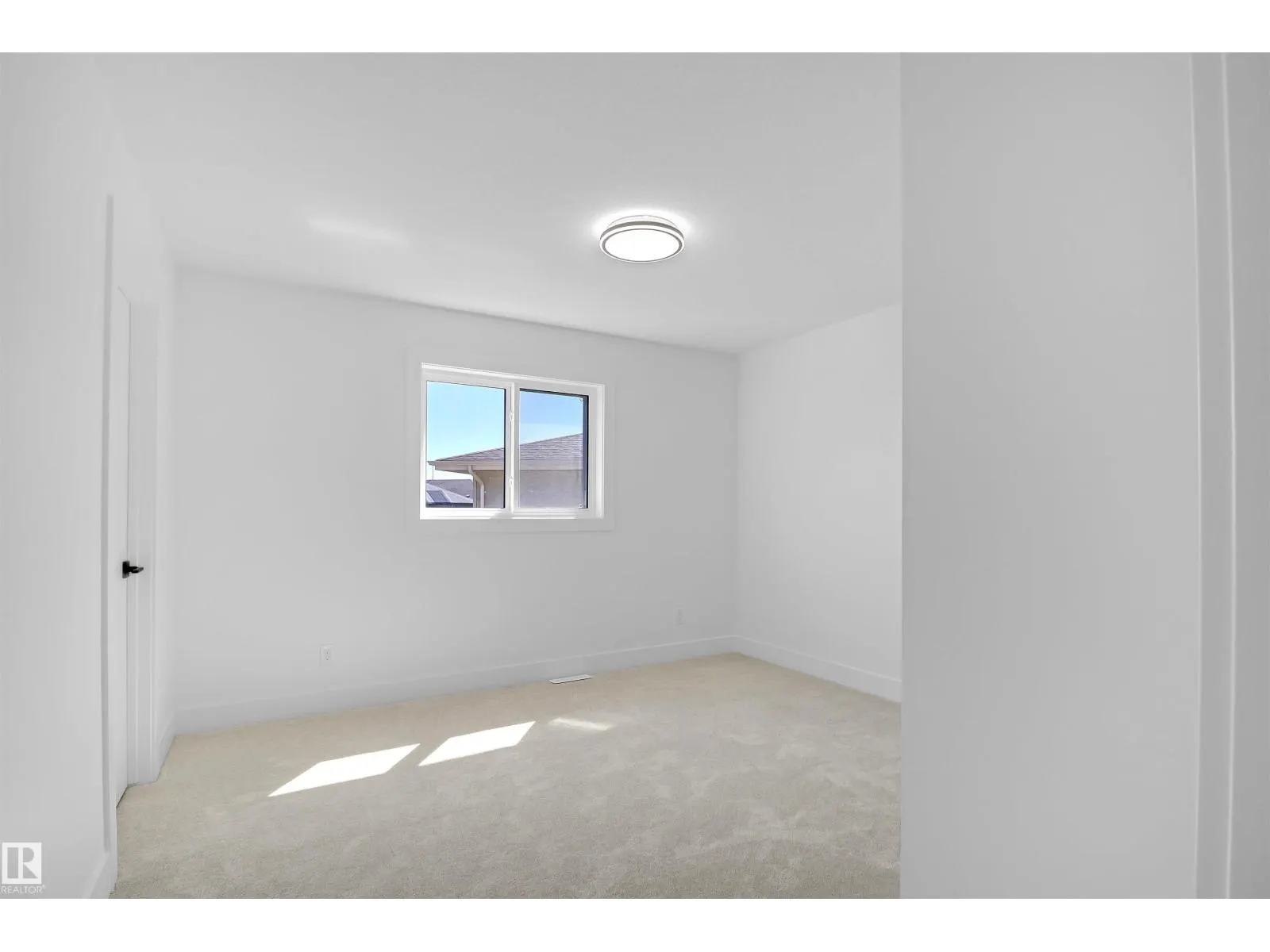 15043 15 ST NW